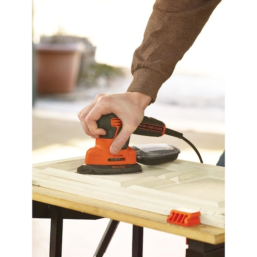 Șlefuitor Black & Decker KA2500K-QS cu accesorii în geantă