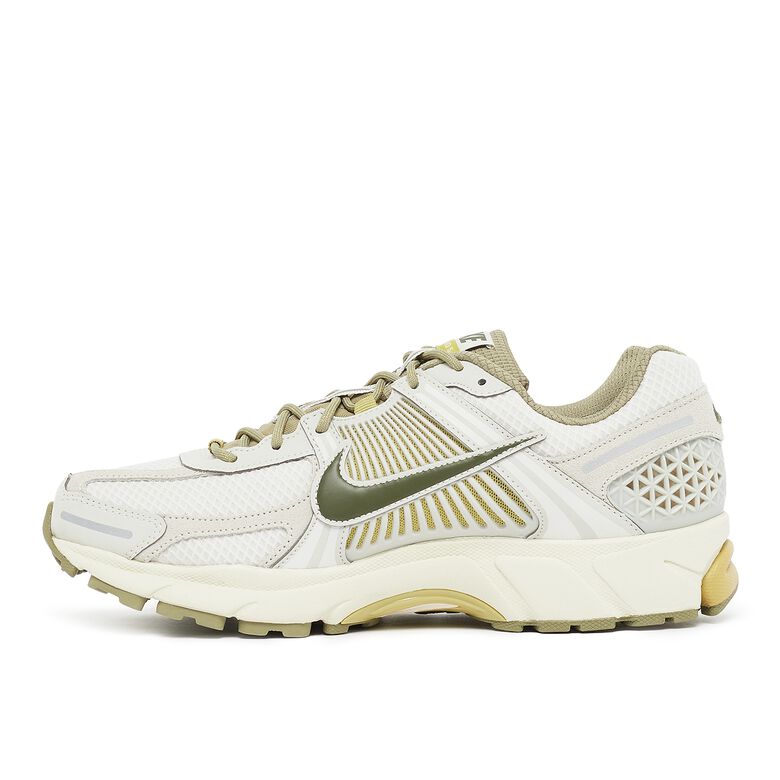 NIKE Zoom Vomero 5 