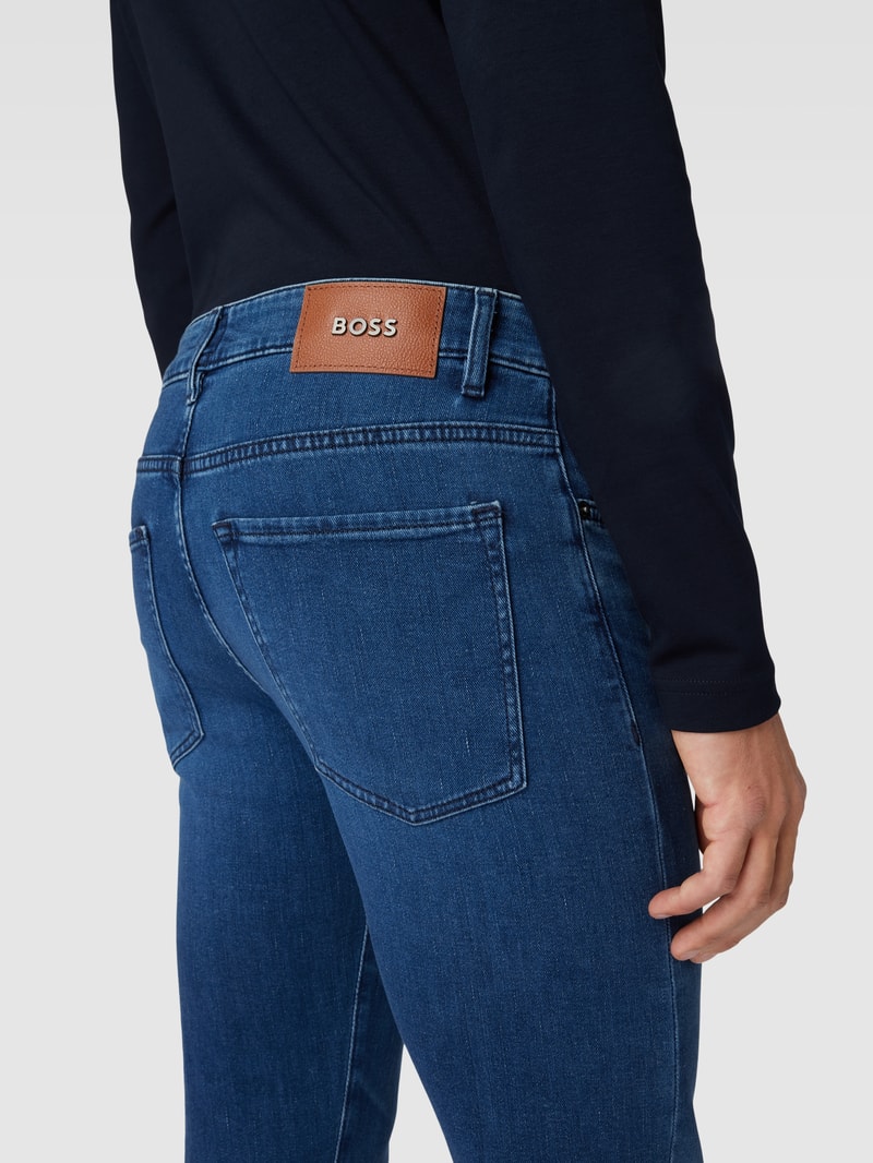 Jeans mit Label-Patch Modell 'Delaware' in blau