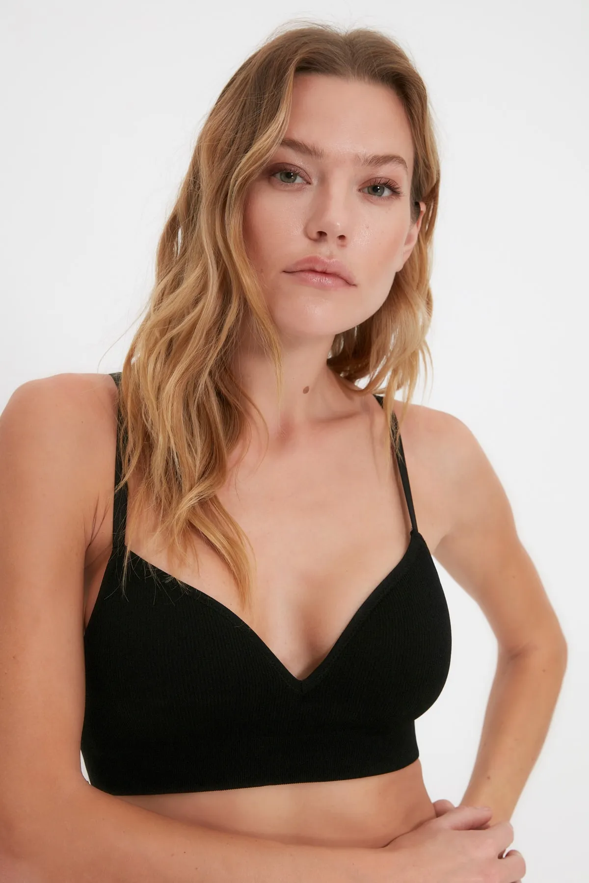 Trendyol Collection  Schwarzer nahtloser/nahtloser beschichteter Bralette-Strick-BH THMAW22SU0043