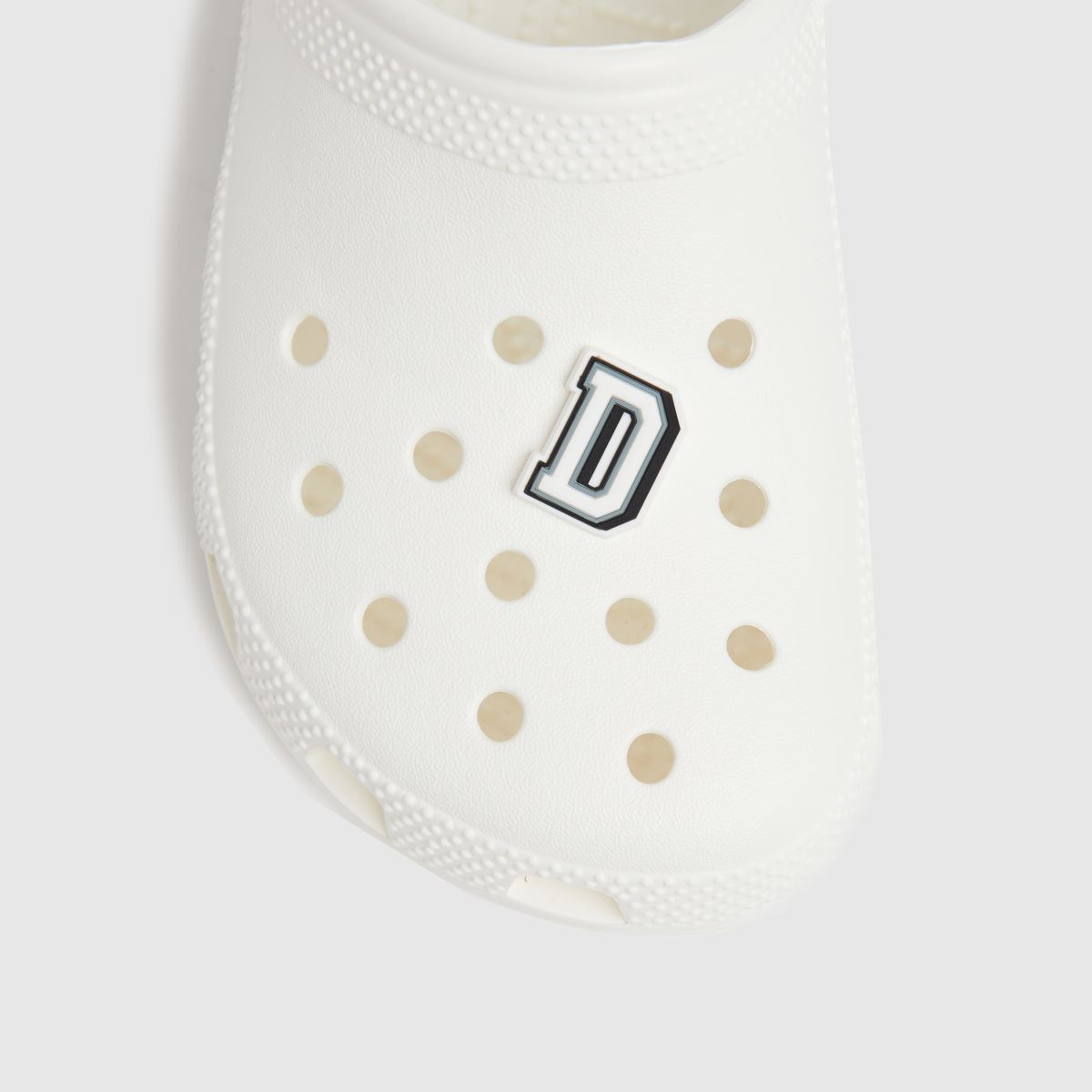 Crocs fehér és fekete jibbitz d betűvel