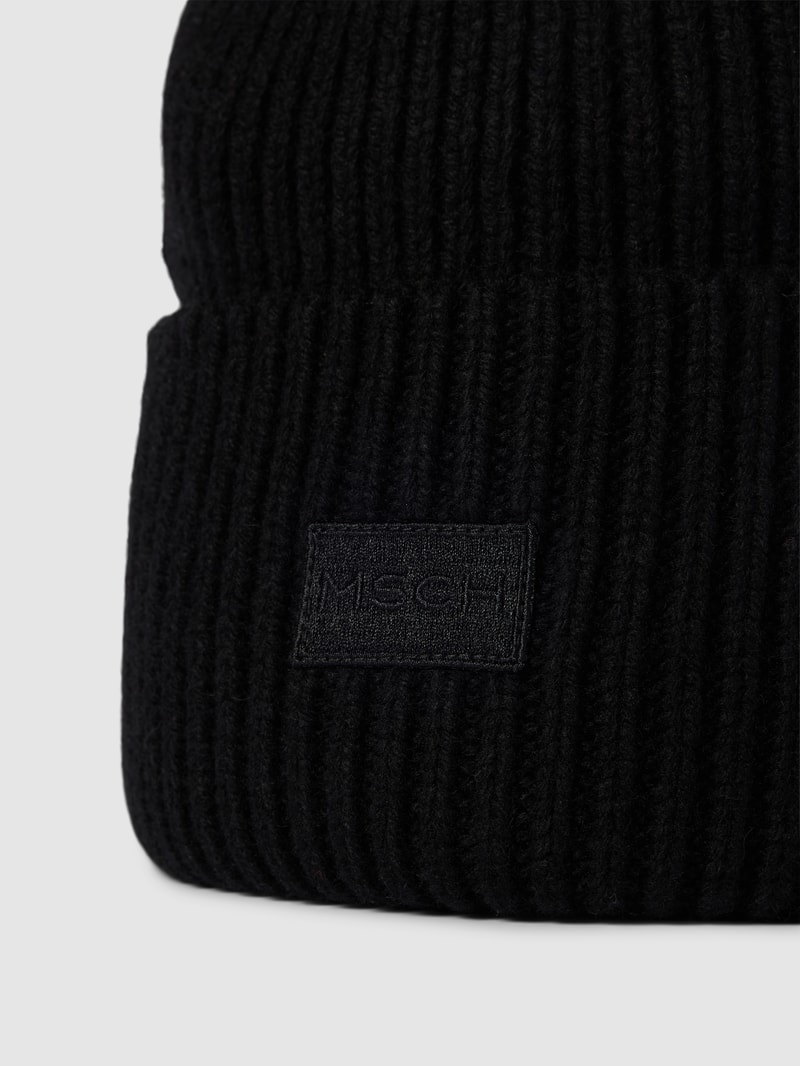 Beanie mit Label-Patch Modell 'Kara' in schwarz