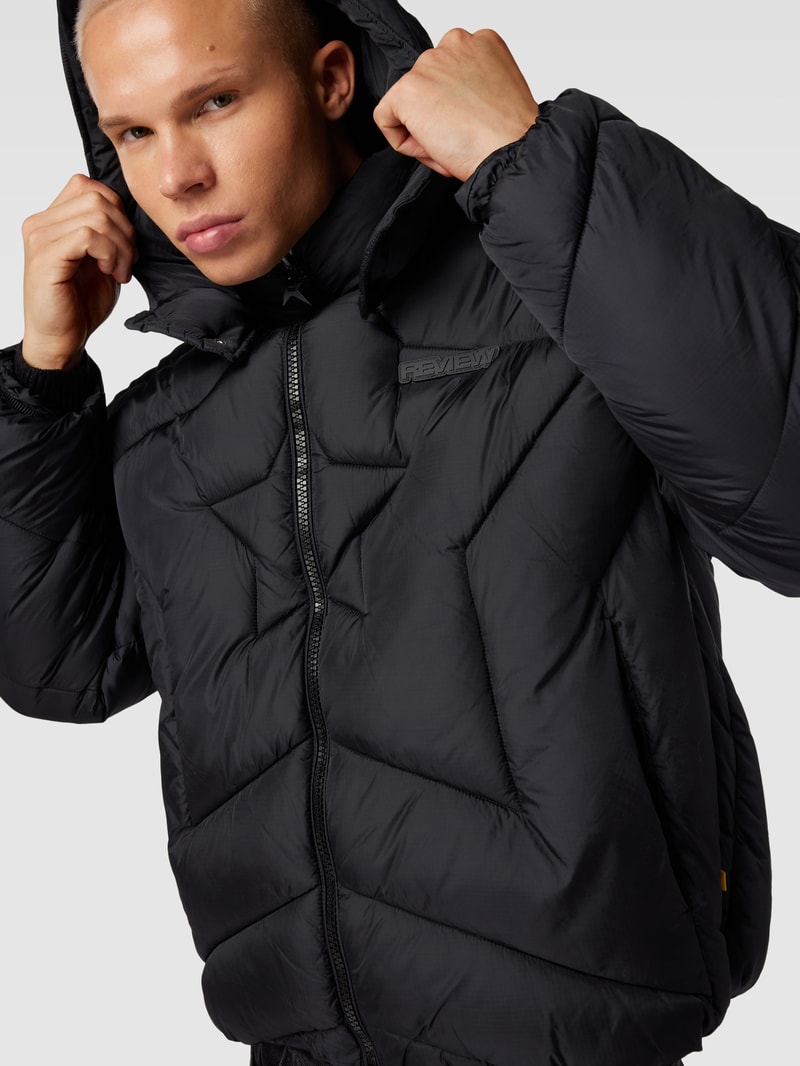 Steppjacke mit Label-Detail in schwarz