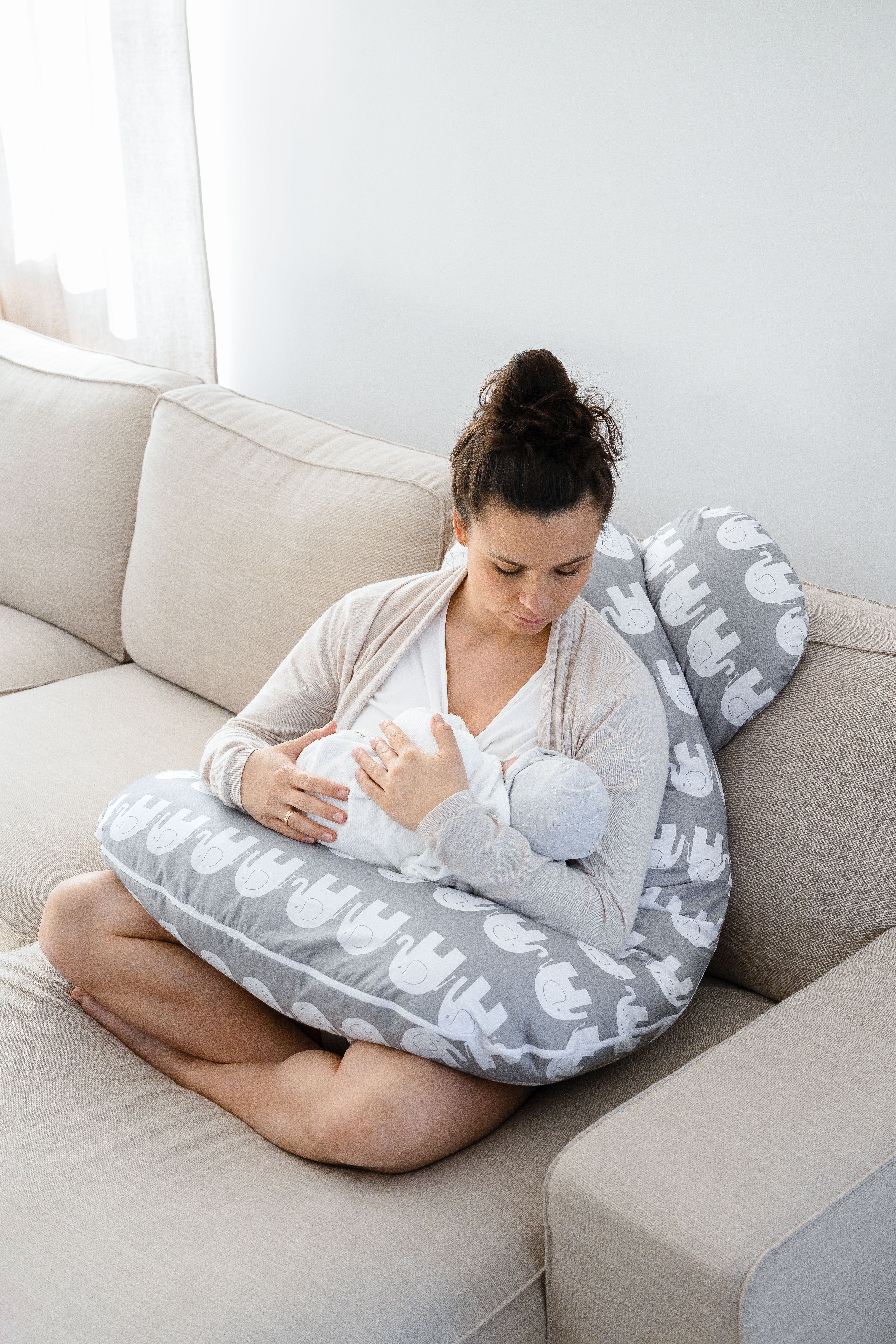 Loolay Stillkissen Schwangerschaftskissen Seitenschläferkissen Stillkissen Typ A U XXXL, 330 cm Lagerungskissen GRAU MUSTERN, LUX WEICH Relaxkissen + 100% Bio-Bauwolle Bezug, LOOLAY® - 100% Europäische Stoffe und Kleinserien-Nähen!
