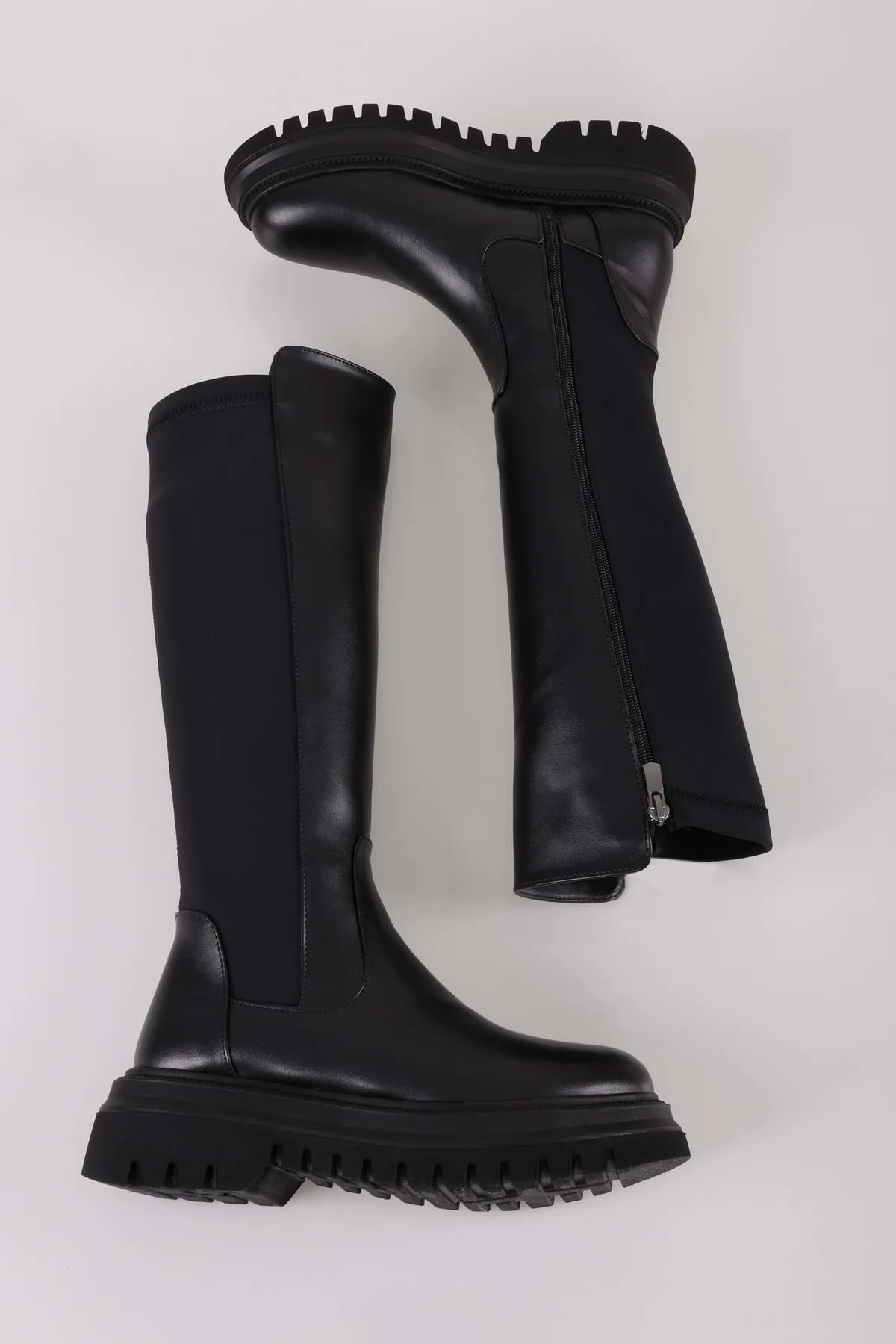 Shoeberry  Kreideschwarze Damenstiefel mit dicker Sohle