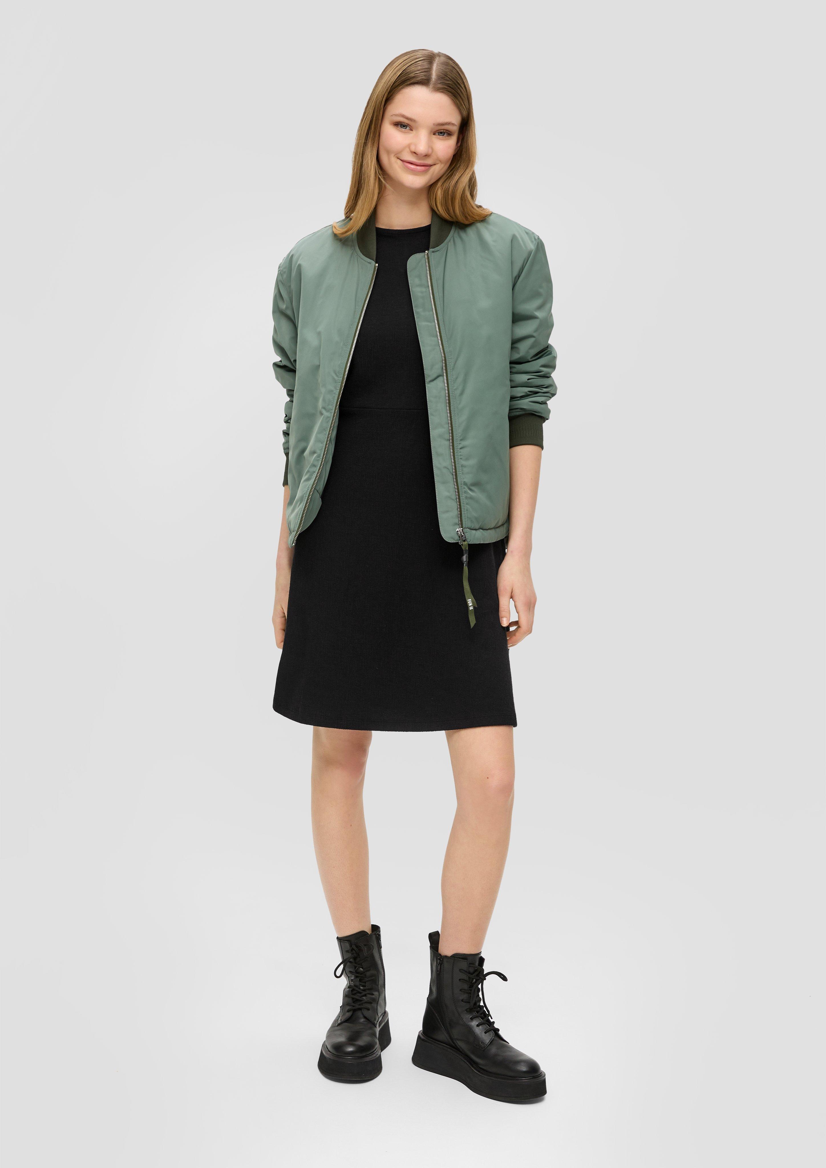 Kleid mit Knopfdetail am Rücken  2140623-9999