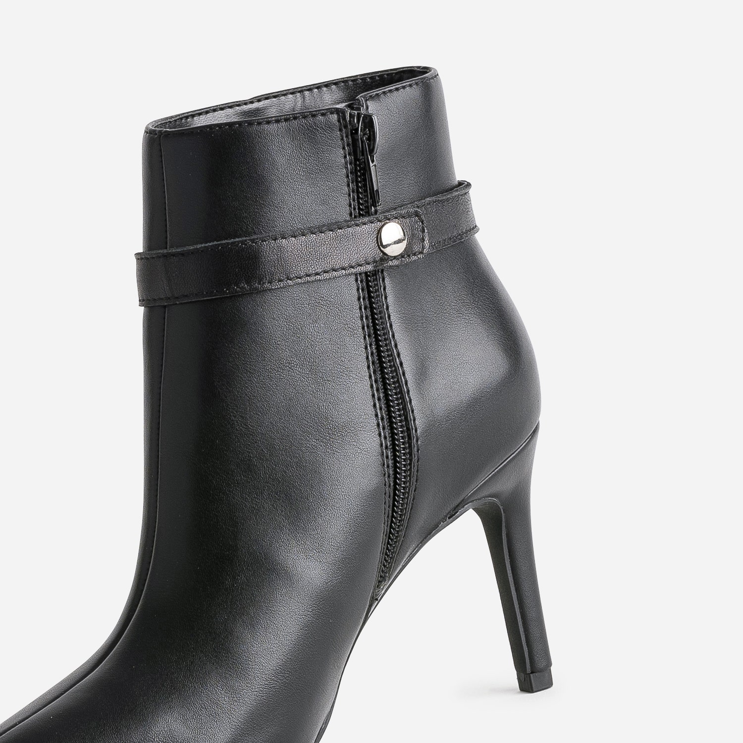 Brides amovibles noires en cuir avec boucle