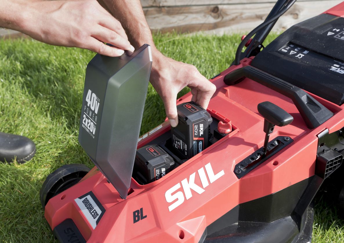 SKIL GM1E0140BA akkuruohonleikkuri 43 cm, 2 x 20 V, harjaton, sis. 2 x 4,0 Ah akun ja laturin