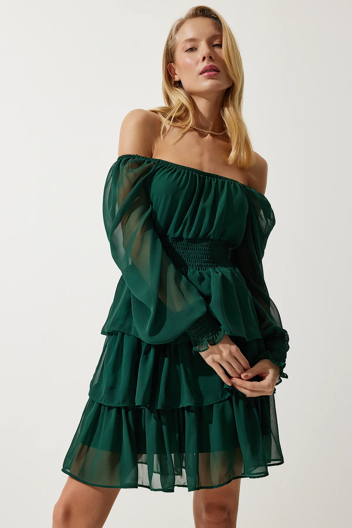 Happiness İstanbul  Smaragdgrünes Volant-Chiffonkleid für Damen DK00168