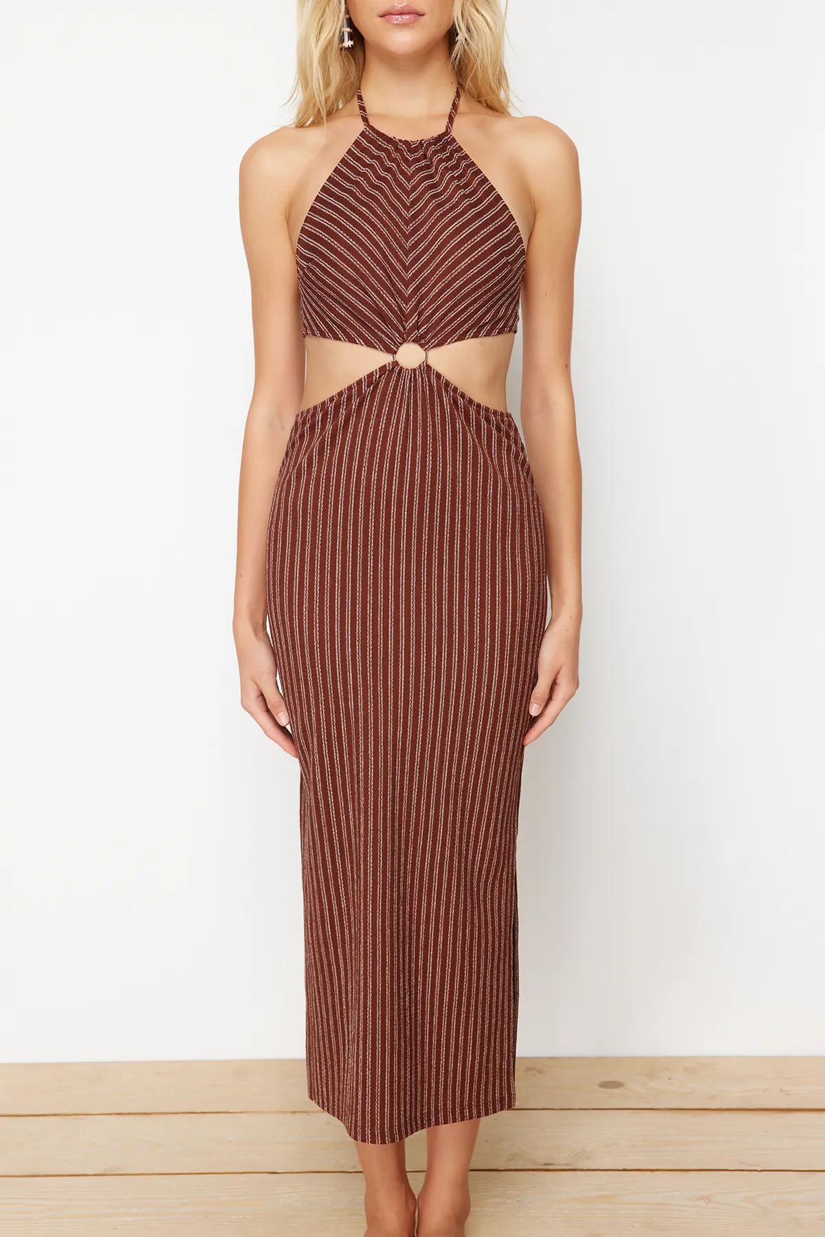 Trendyol Collection  Gestreiftes Maxi-Strandkleid aus Strick mit Accessoires TBESS23EL00066