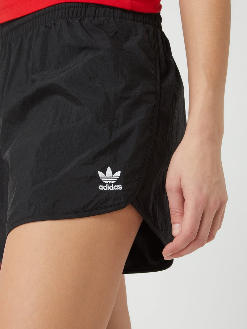 Shorts mit Logo in schwarz