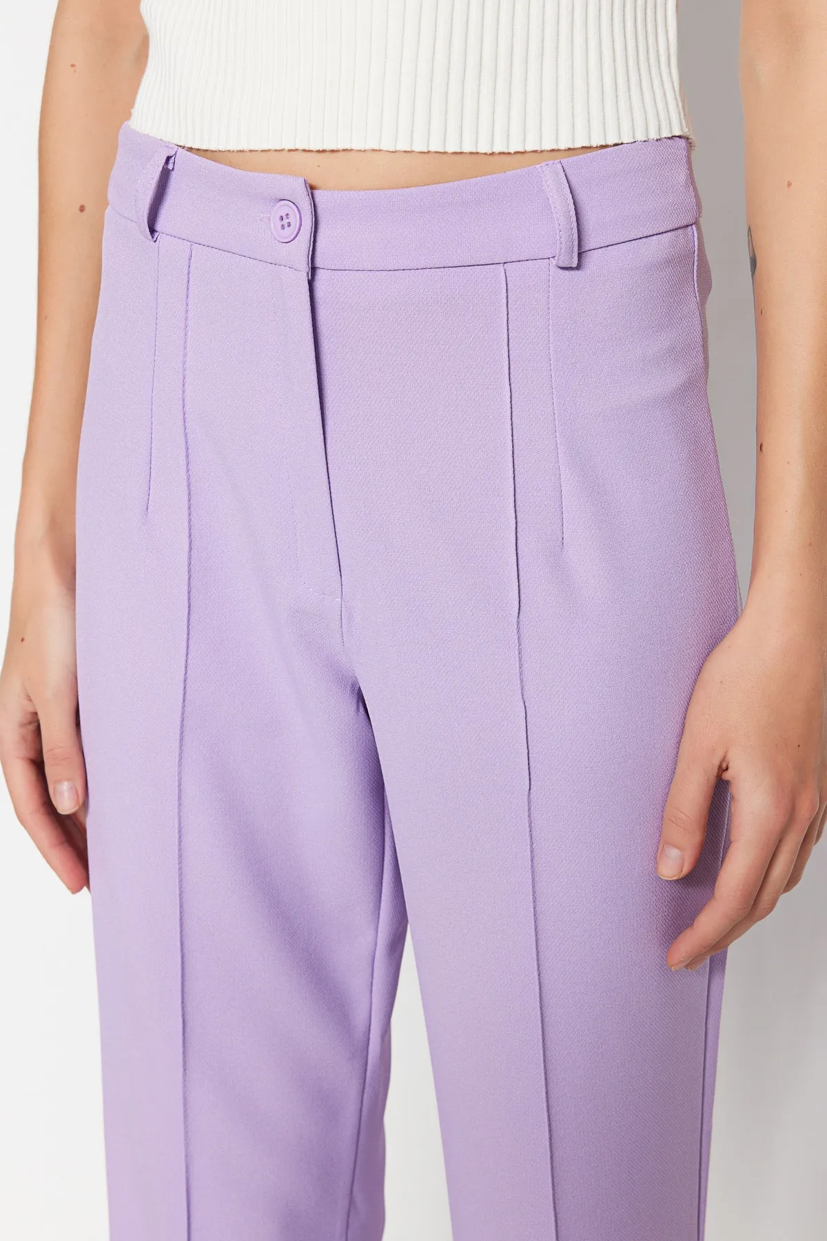 Trendyol Collection  Lilafarbene, gerade, gerippte, genähte Webhose mit hoher Taille TWOSS21PL0093