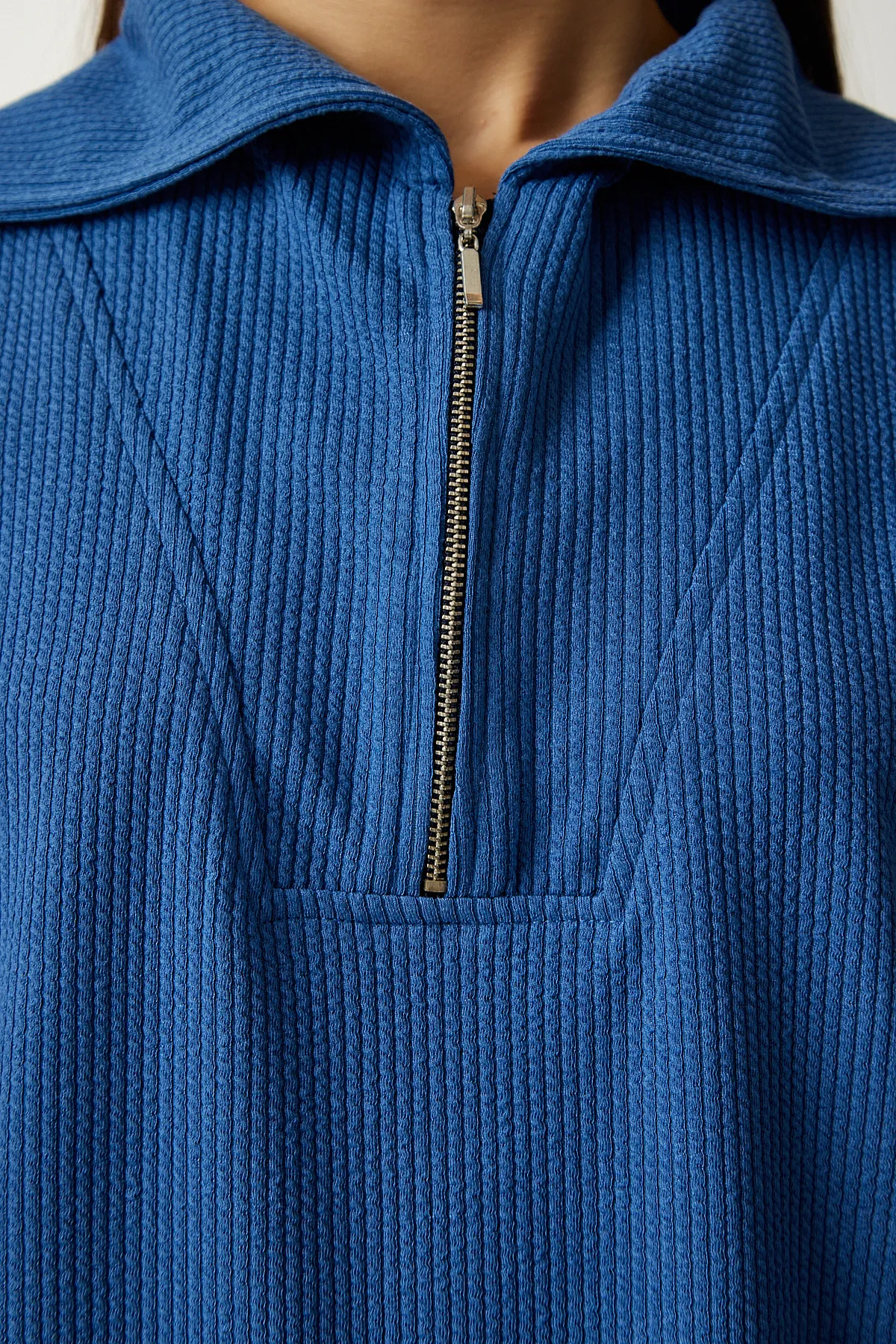 Happiness İstanbul  Damen-Set aus schnurgebundener Strickbluse und Hose in Indigoblau EW00004