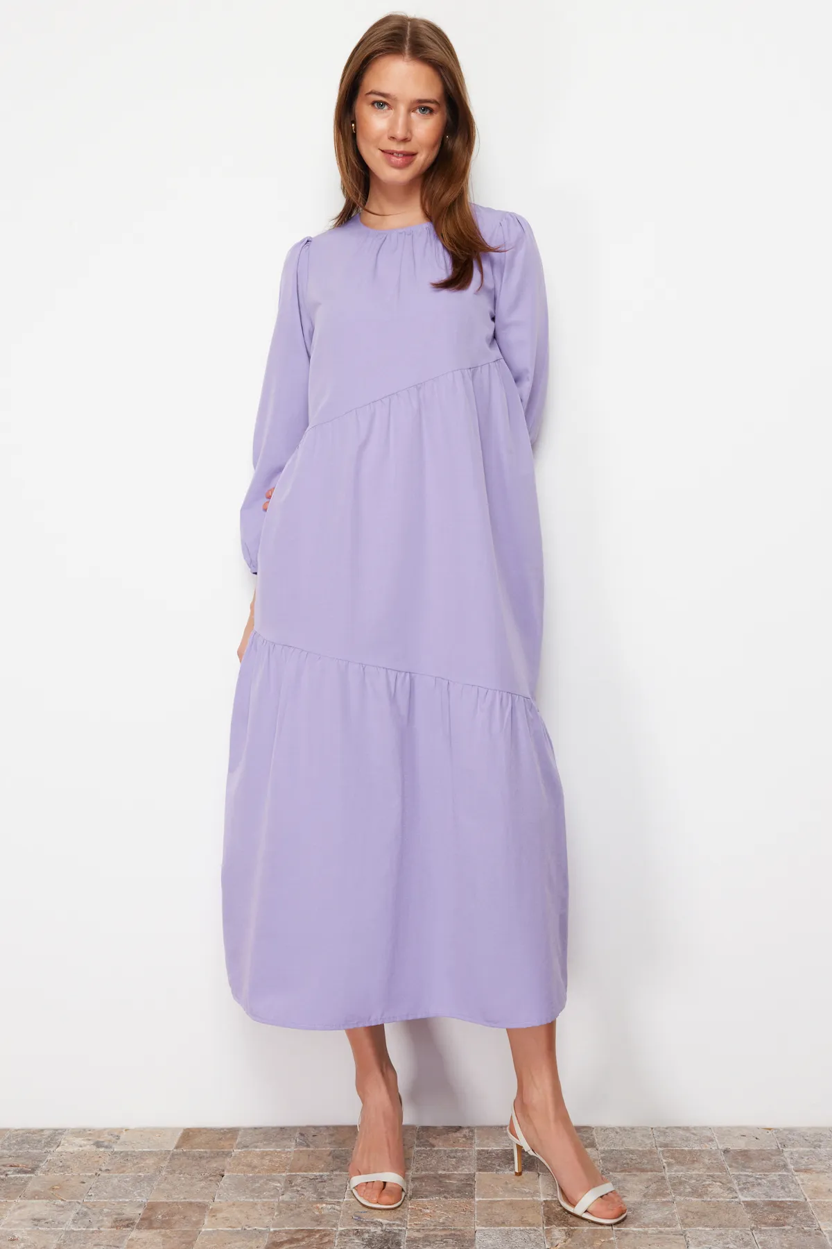 Trendyol Modest  Fliederfarbenes, detailliertes, gewebtes Baumwollkleid mit weitem Schnitt TCTSS21EL3470