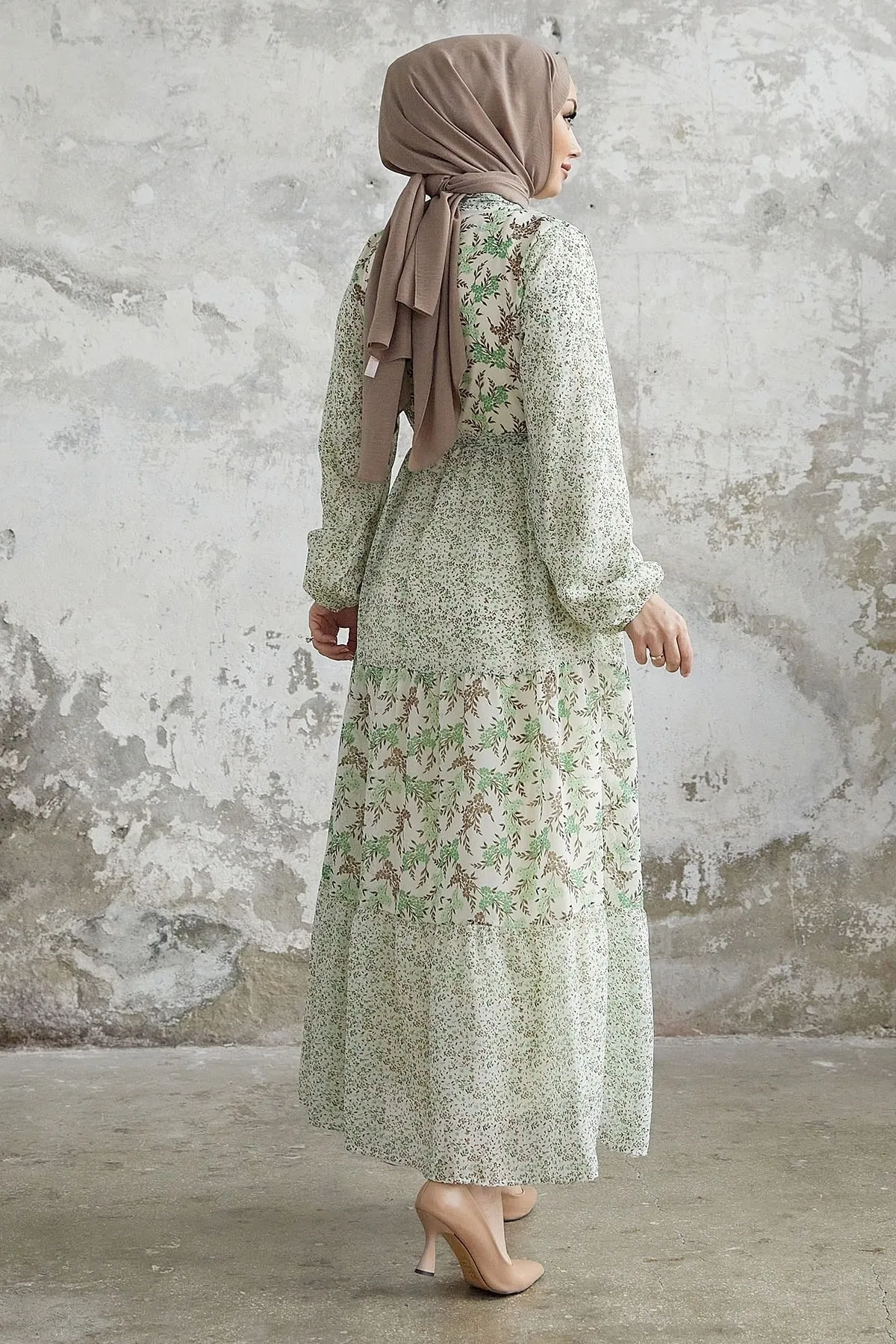 InStyle  Nessa Blumen-Chiffonkleid mit Gürtel – Grün