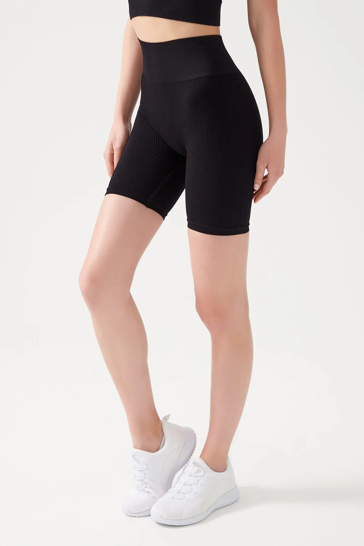 LOS OJOS  Schwarze gerippte Leggings mit hoher Taille für Damen, kurze Sport-Leggings mit geripptem Biker-Motiv
