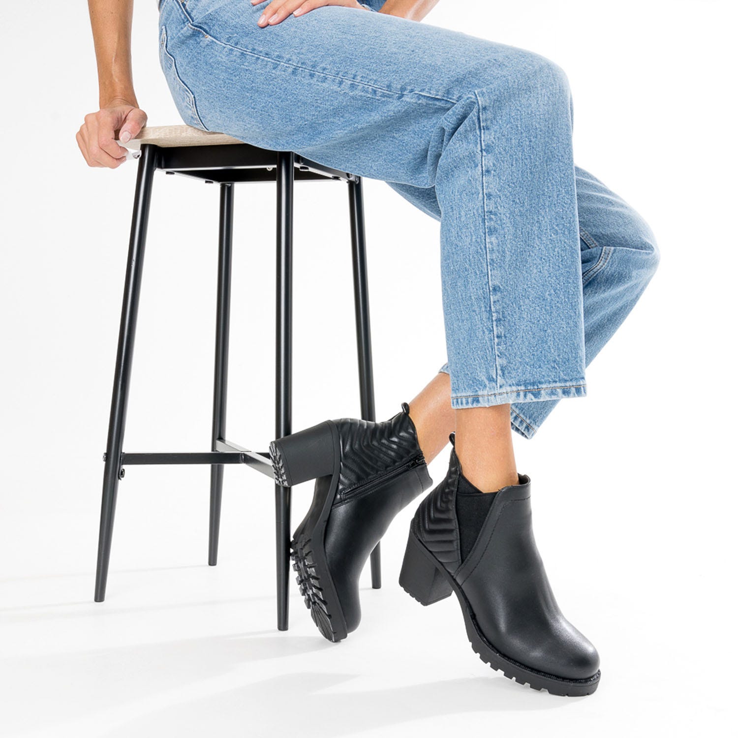Boots TEXTO noir cranté avec contrefort matelassé