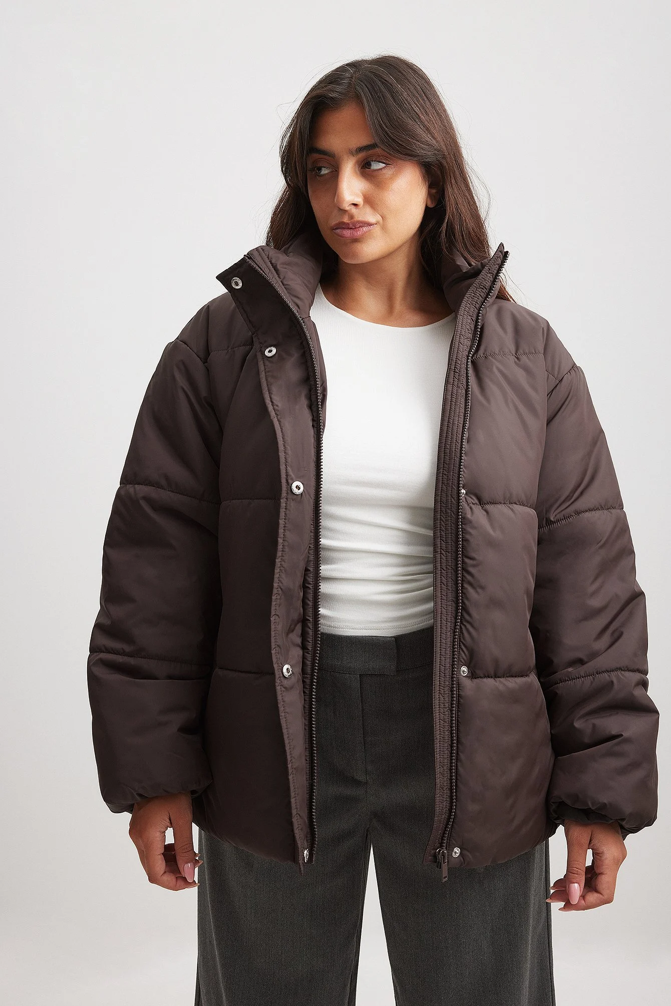 Kurze, gefütterte Jacke mit Gürtel