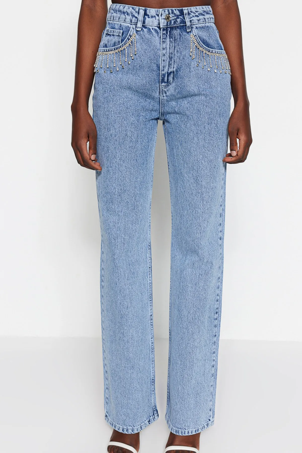 Trendyol Collection  Blaue Jeans mit hoher Taille und weitem Bein und Detailzubehör TWOSS23JE00204