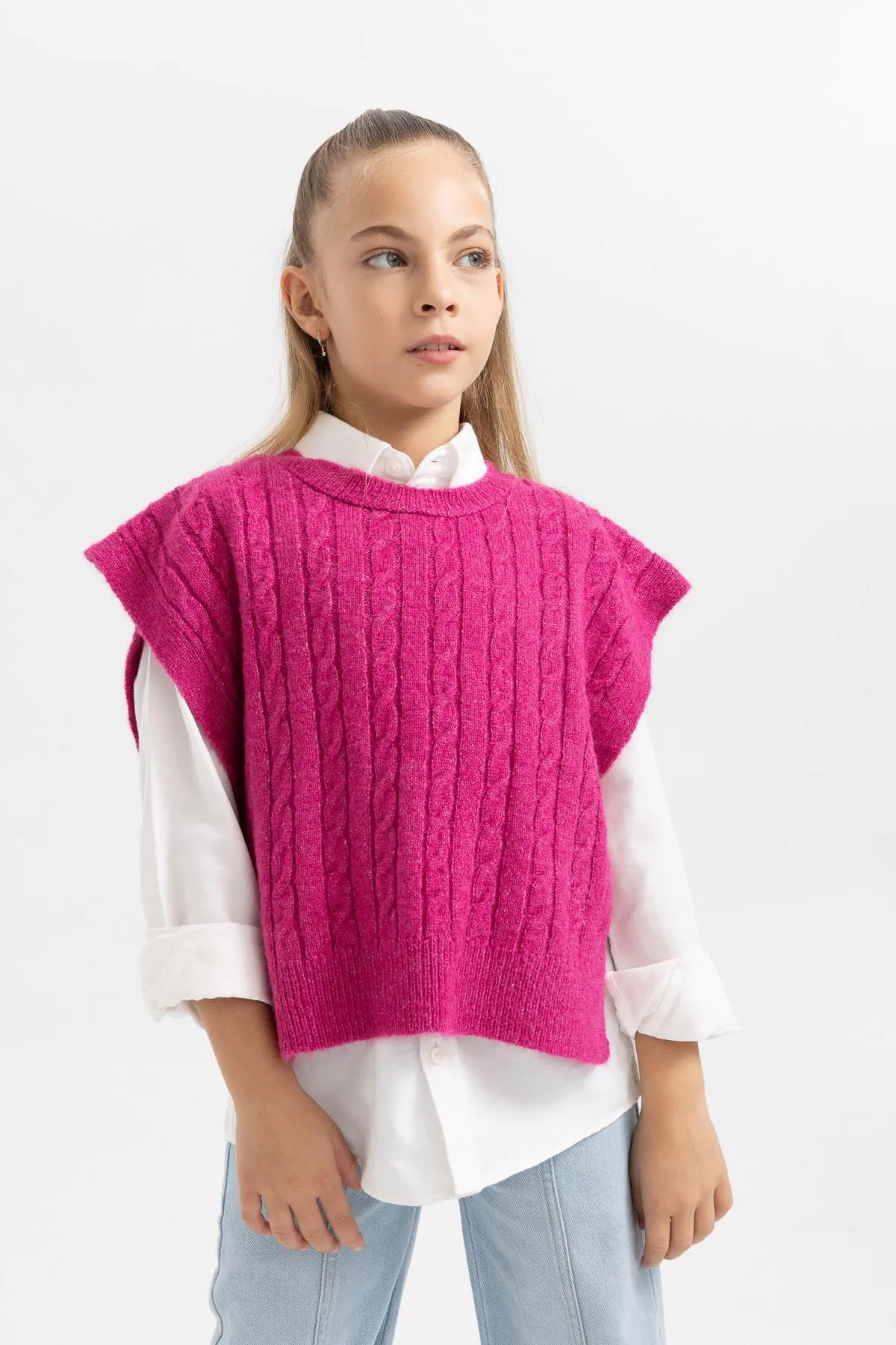 DeFacto  Strickpullover für Mädchen mit normaler Passform und Rundhalsausschnitt