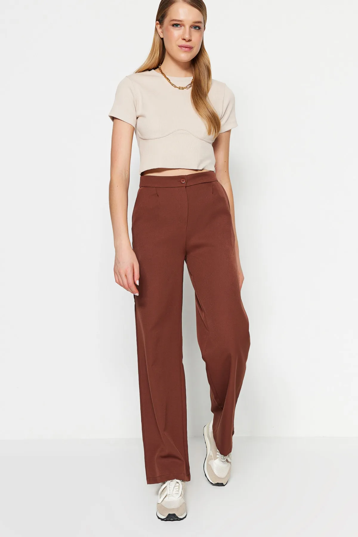 Trendyol Collection  Braune Hose mit weitem Bein TWOAW22PL0139