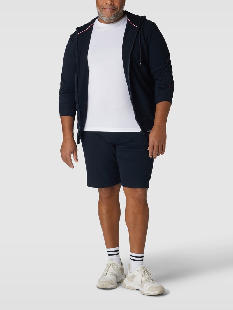 PLUS SIZE Sweatshorts mit Label-Stitching in dunkelblau