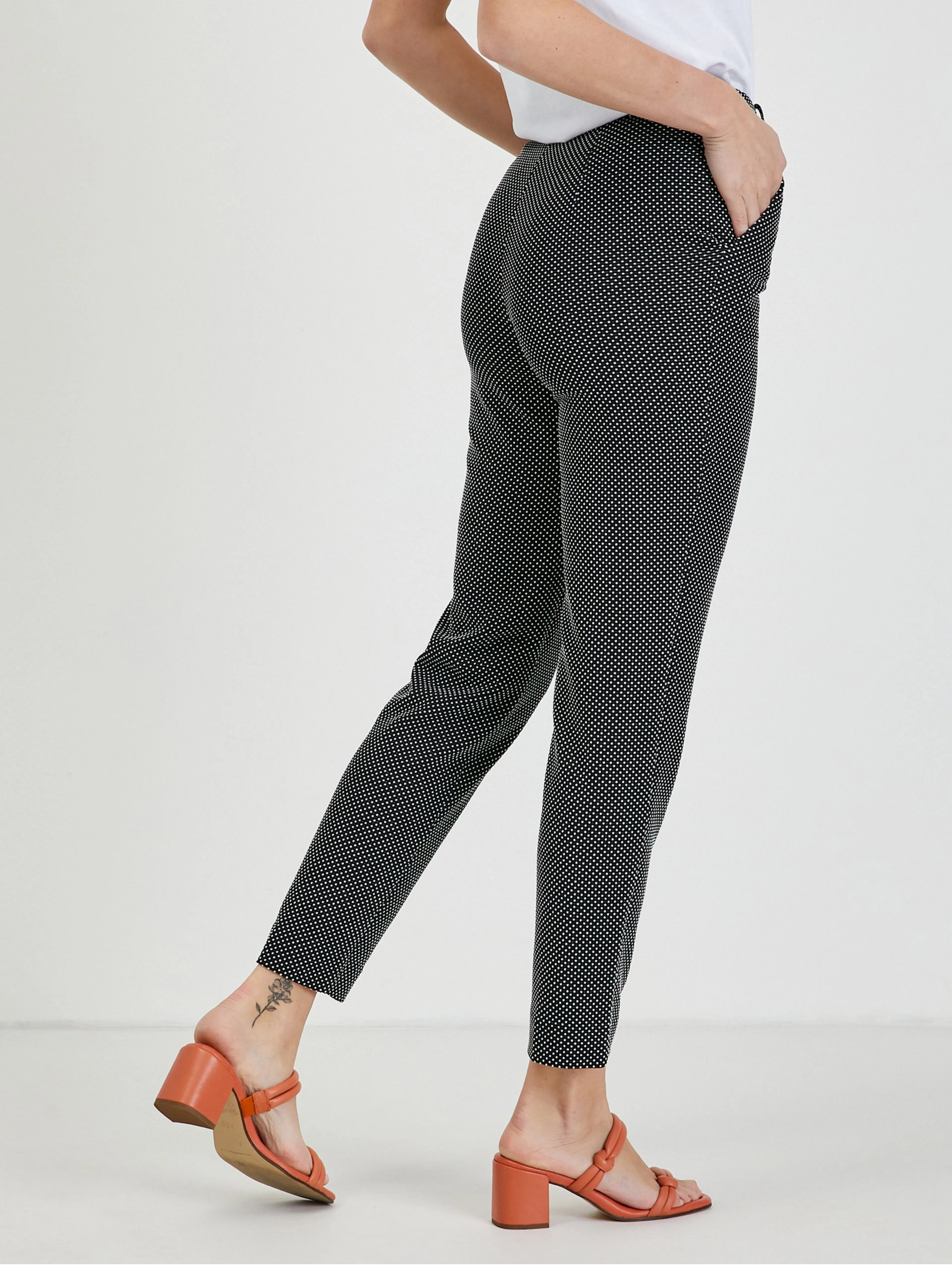 Weiß-schwarze gepunktete Damenhose ORSAY