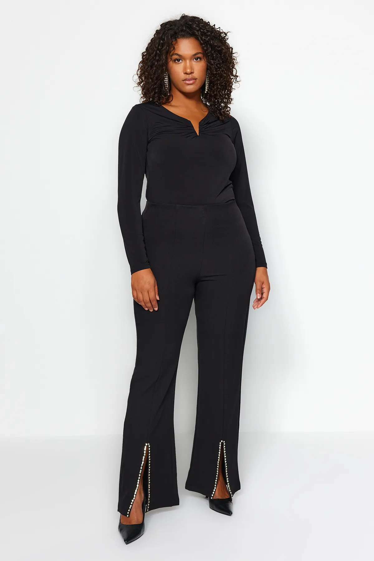 Trendyol Curve  Schwarze, mit Steinen verzierte Finike-Webhose TBBSS23AR00037