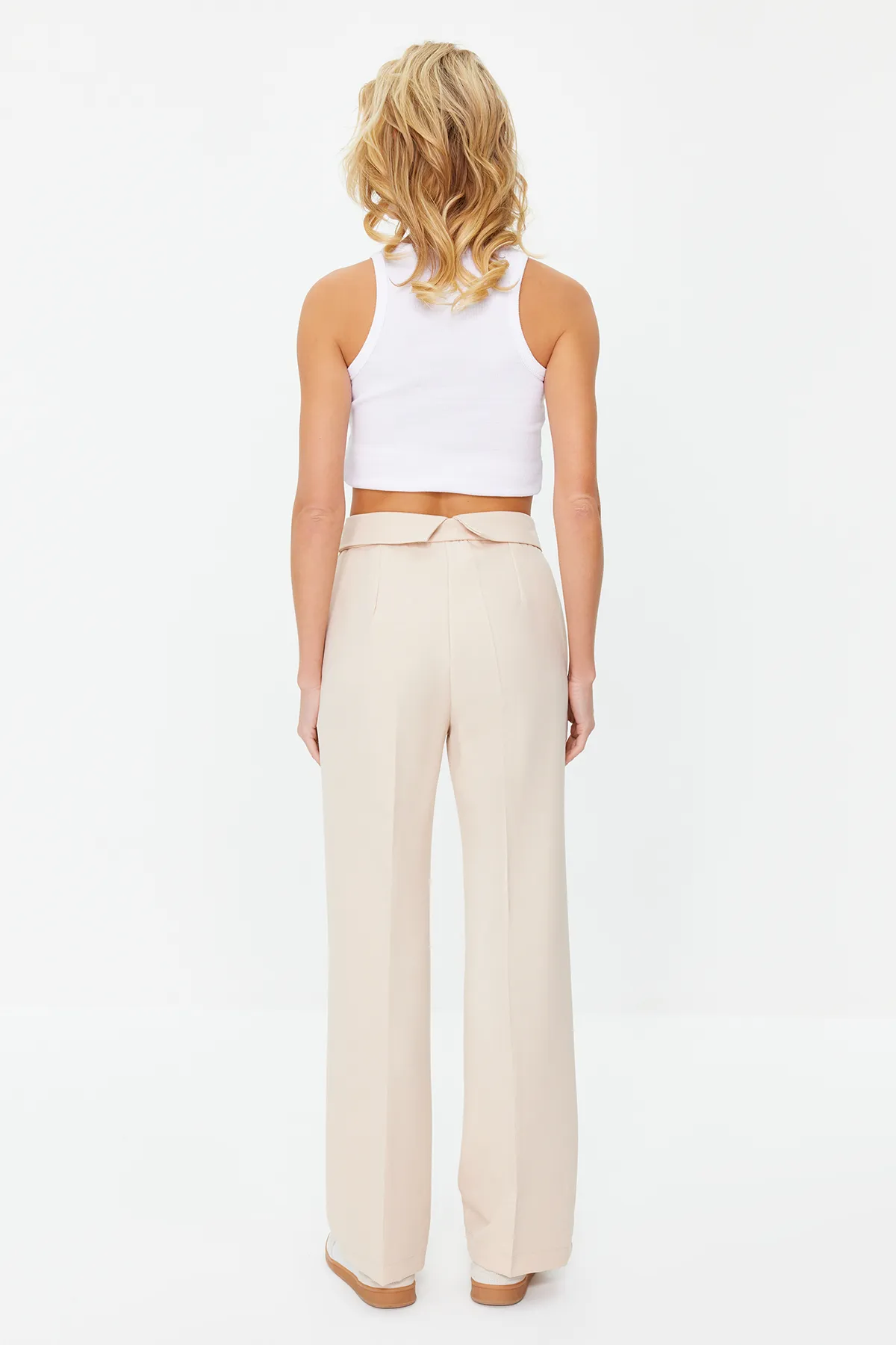 Trendyol Collection  Beige Hose mit weitem Bein und gewellter Taille und Webmuster TWOSS24PL00049