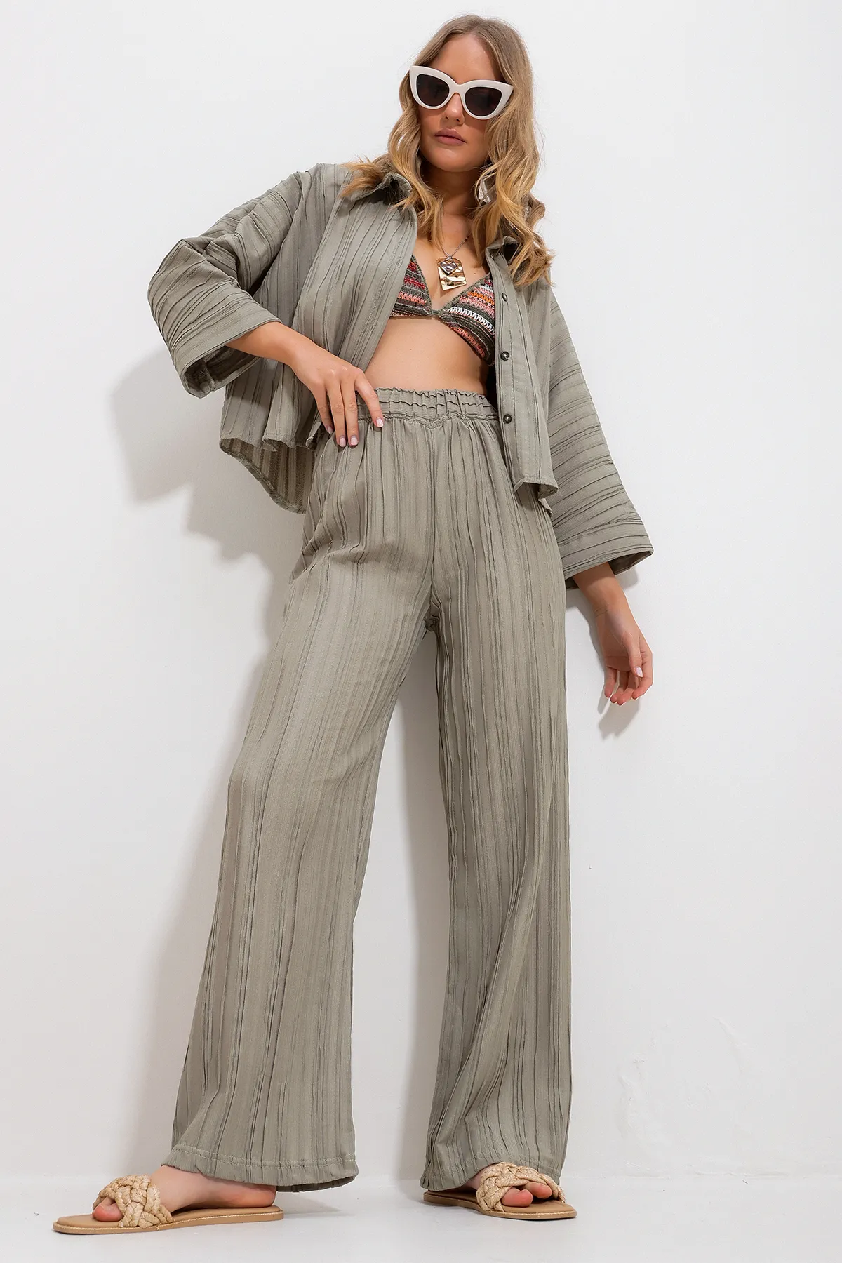 Trend Alaçatı Stili  Khakifarbene Palazzo-Hose mit elastischem Bund und selbststrukturierter Damenhose Alc-X11718