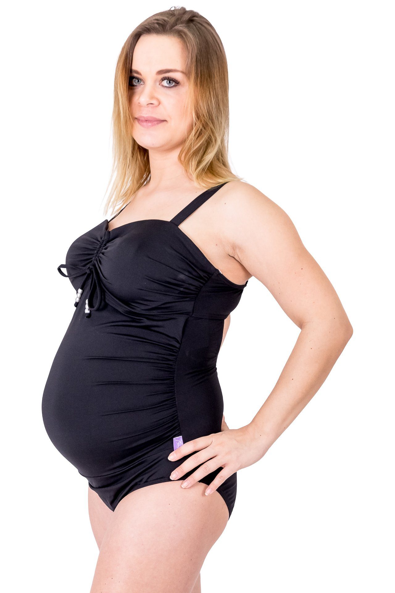 petit amour Umstandsbadeanzug CAMERONA in Schwarz Perfektes Design für Umstandsbademode made in Hamburg: Badeanzug nicht nur für Schwangere mit raffiniert verstellbaren Details so dass der Einteiler mitwächst und auch noch weit über die Schwangerscha
