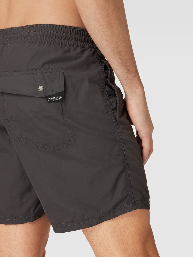 Badehose mit Label-Stitching Modell 'Vert' in dunkelgrau