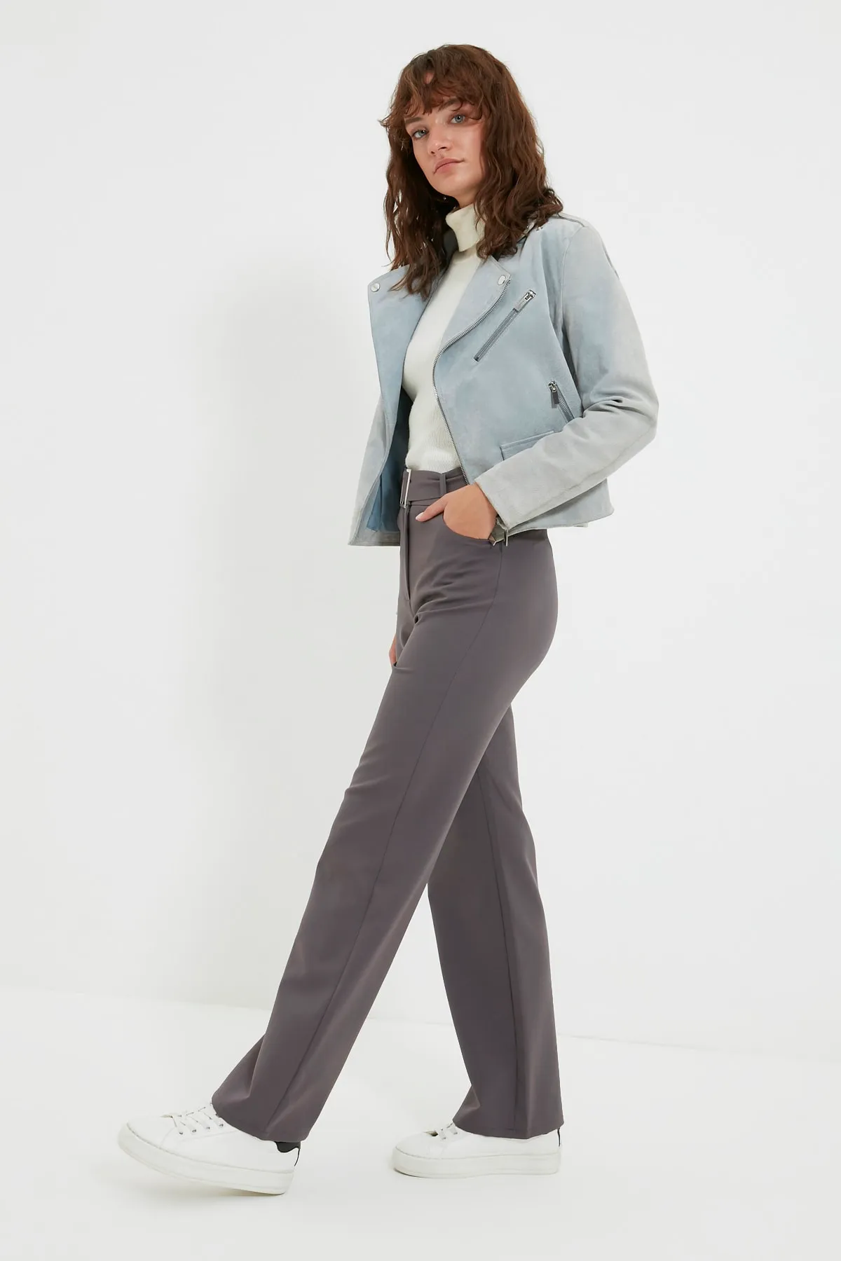 Trendyol Collection  Anthrazitfarbene, gerade geschnittene Webhose mit Gürtel TWOSS21PL0104