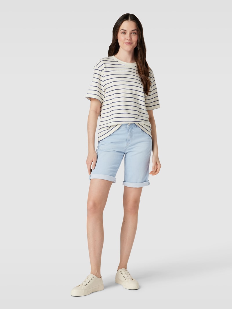 Jeansshorts mit Label-Patch in hellblau