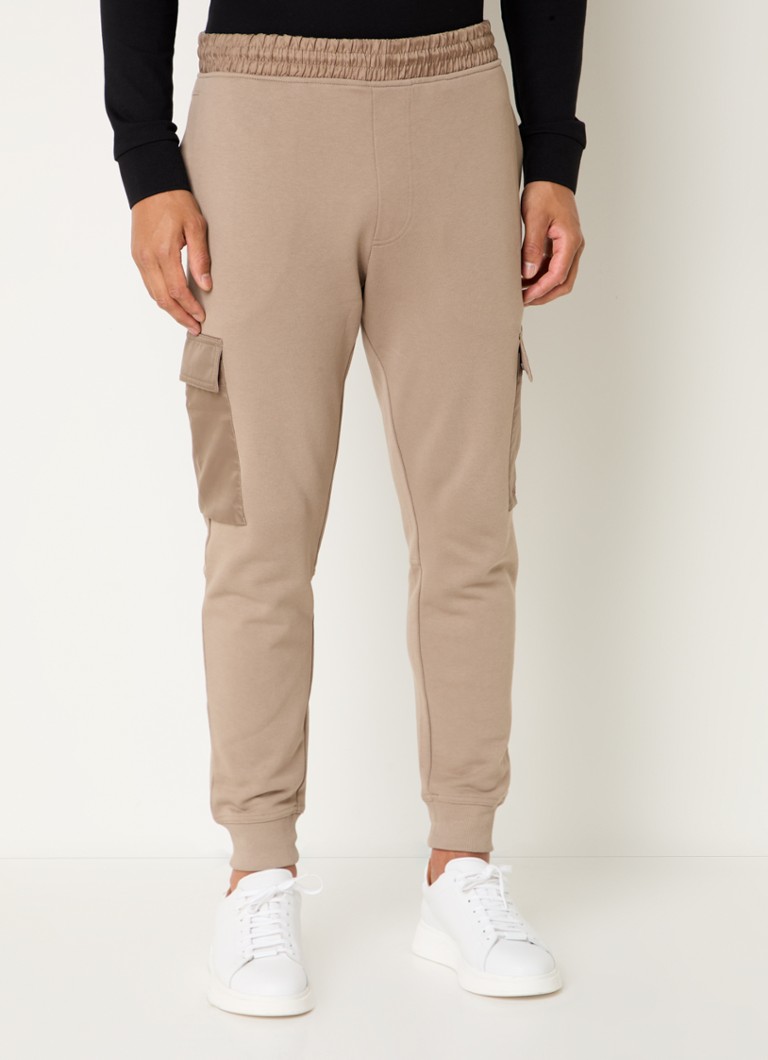 Pantaloni de trening HUGO BOSS slim fit cu buzunare cu clapă