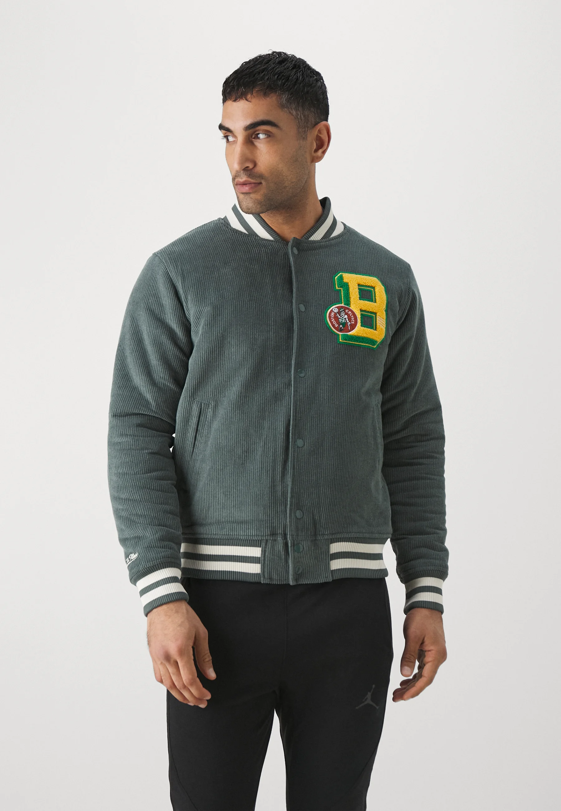 Chaqueta universitaria universitaria de la NBA Mitchell & Ness - Equipo