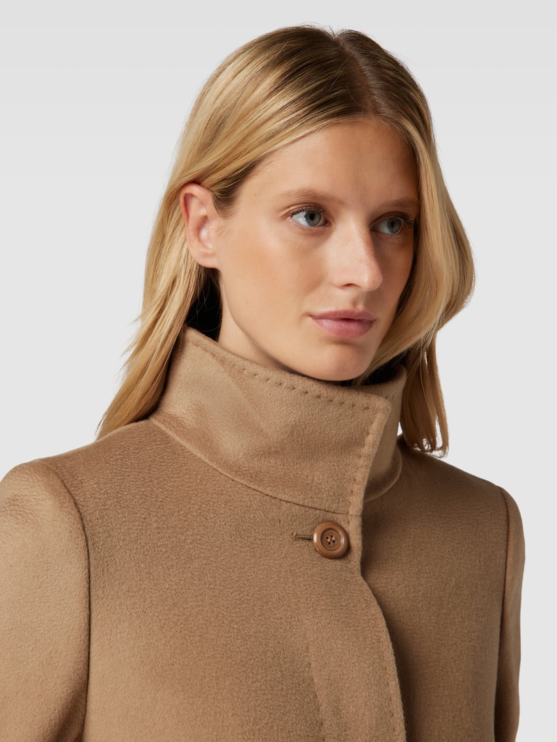 Wollmantel aus Lanawolle mit Stehkragen und Pattentaschen in camel