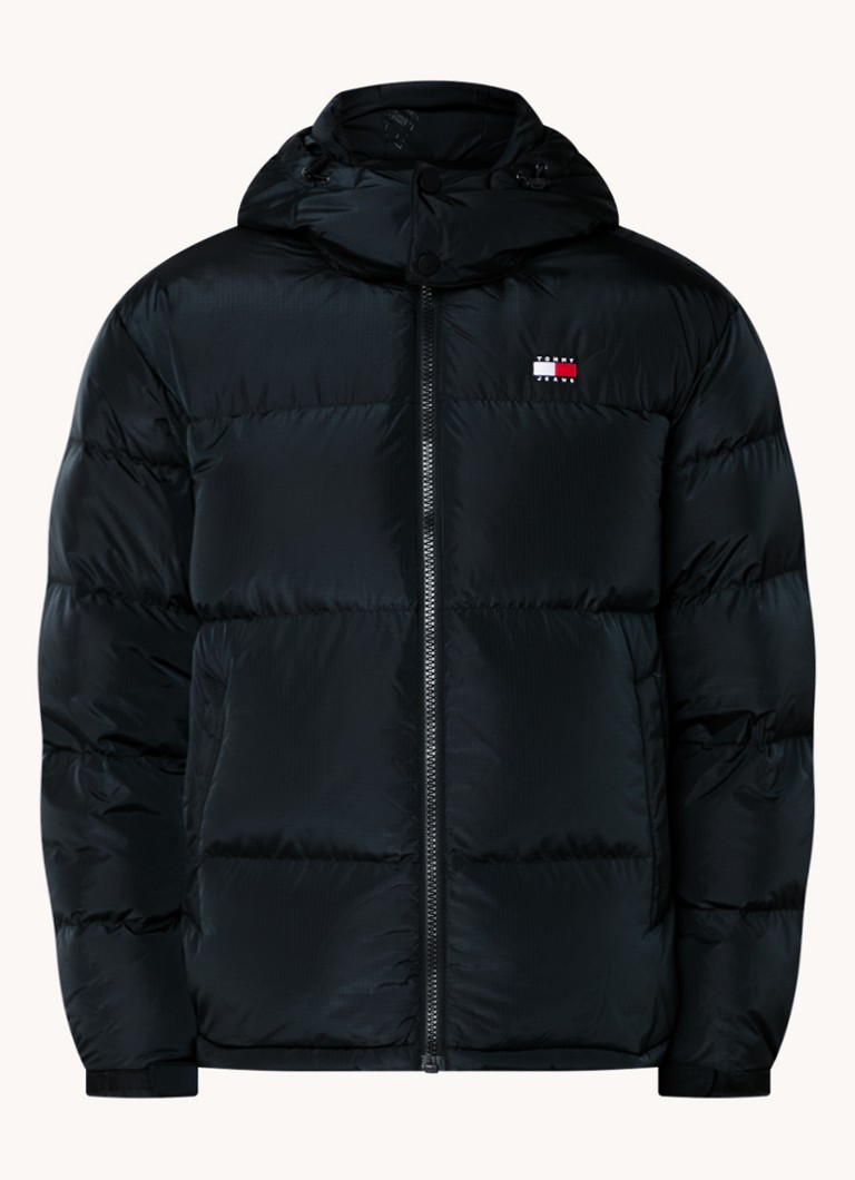 Jaqueta Tommy Hilfiger Puffer com enchimento de plumas e capuz removível.