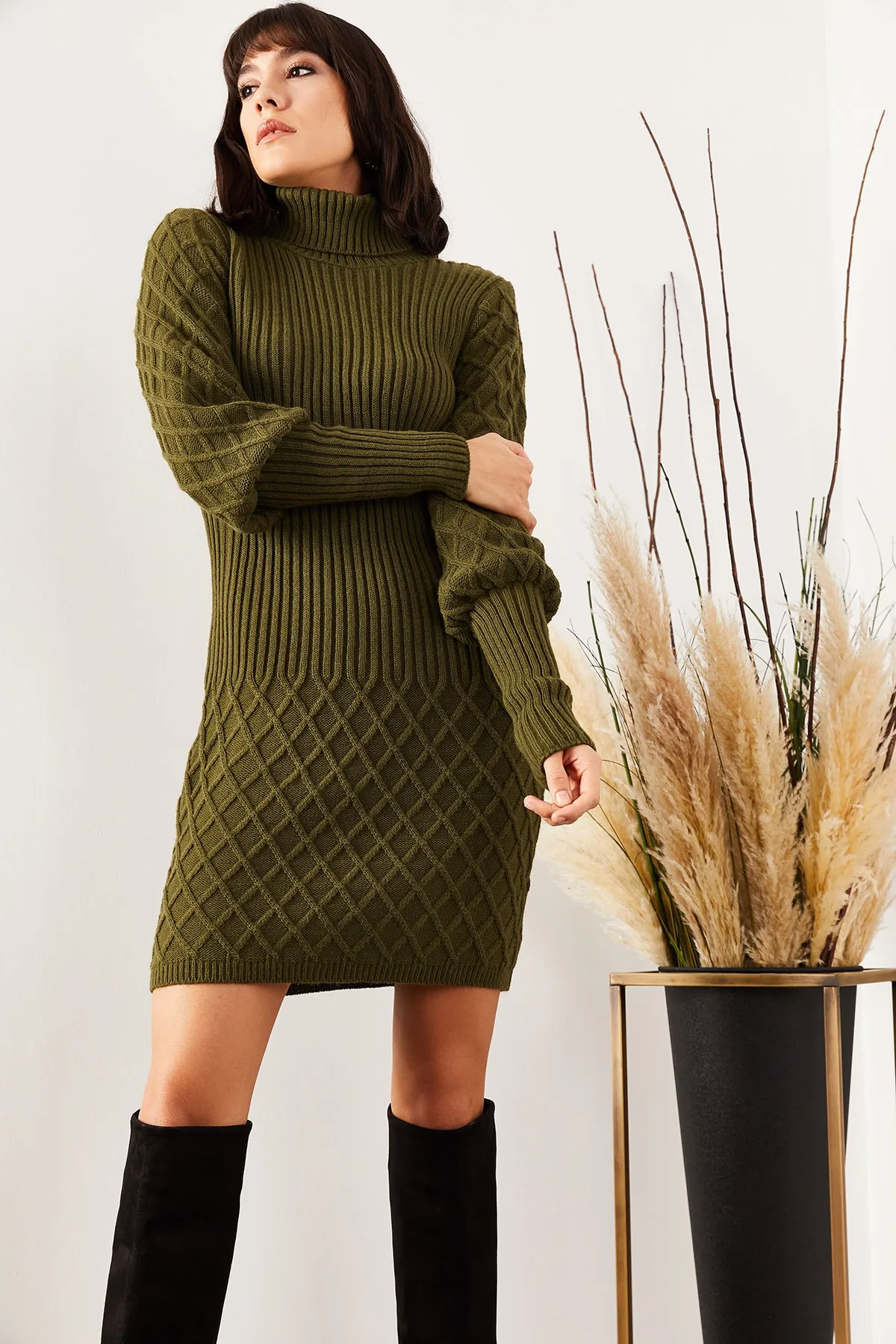 Olalook  Strukturiertes Strickkleid für Damen in Khaki mit Ärmeln und Rock ELB-19001302