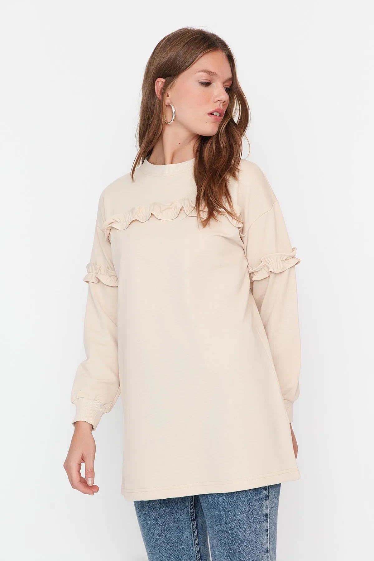 Trendyol Modest  Beige Stricktunika mit Rüschendetail vorne TCTAW23UK00053