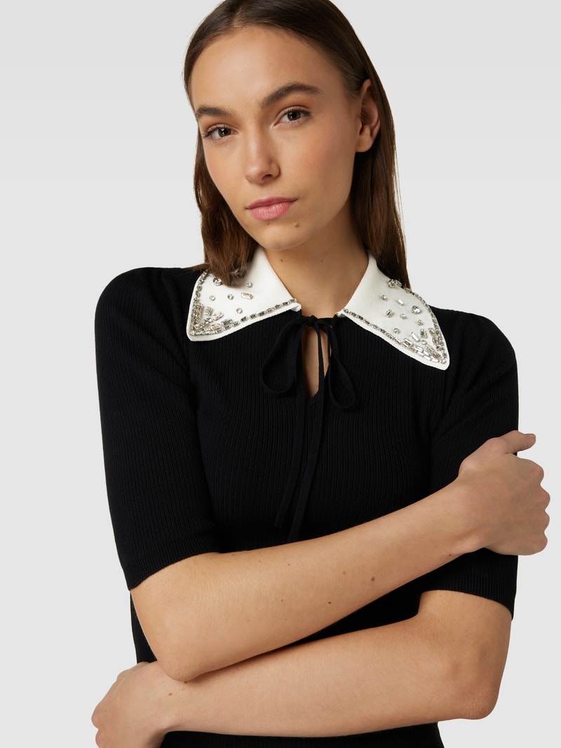 Strickpullover mit Umlegekragen und Ziersteinbesatz in black