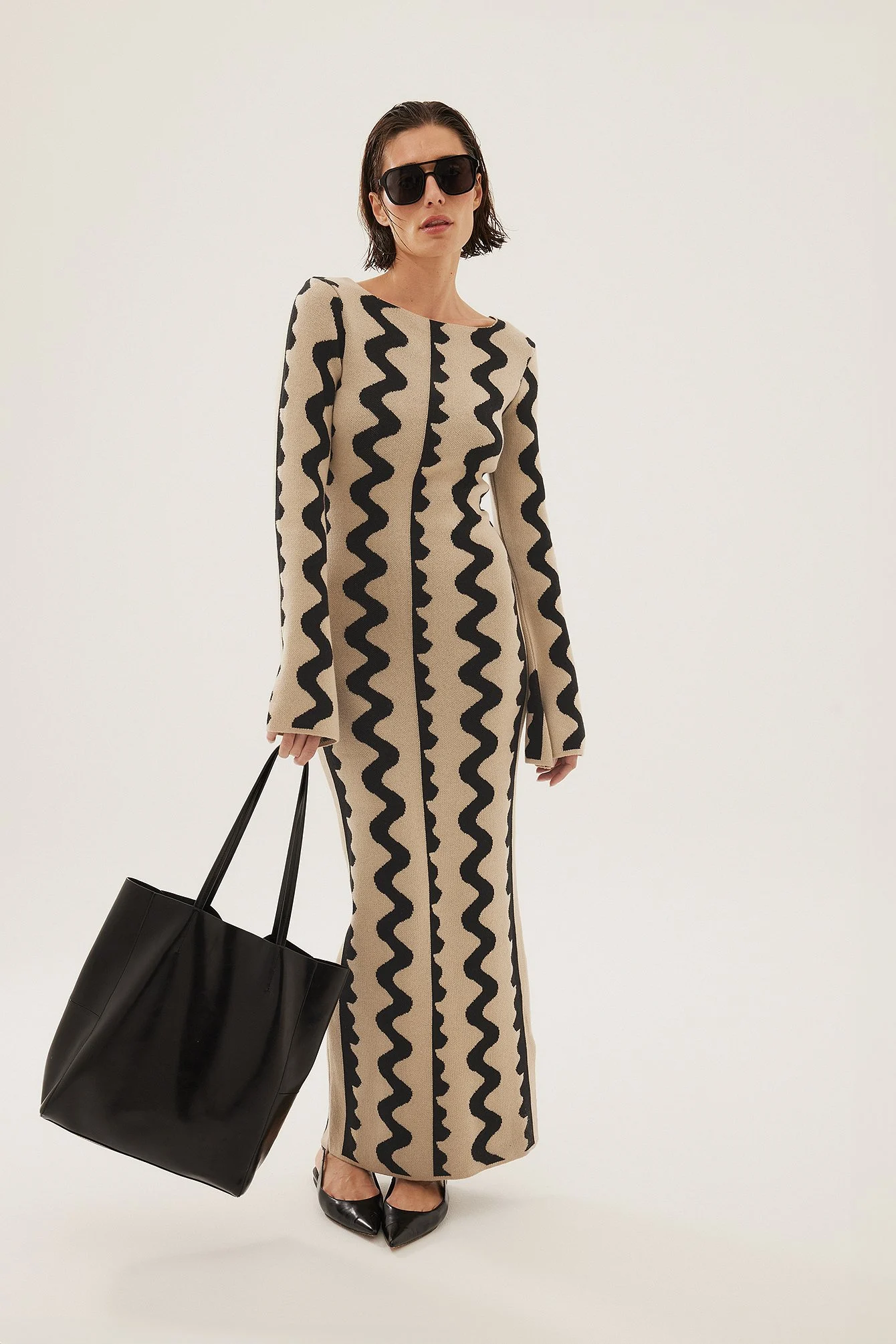 Maxi-Strickkleid mit weiten Ärmeln