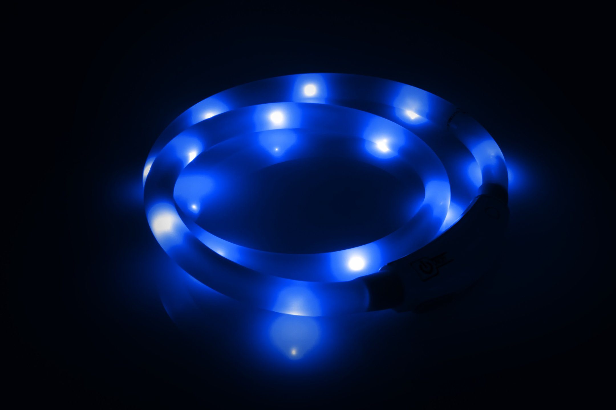 PRECORN Hunde-Halsband LED Silikon Hunde Leuchthalsband aufladbar per USB indiv. kürzbar, Silikon