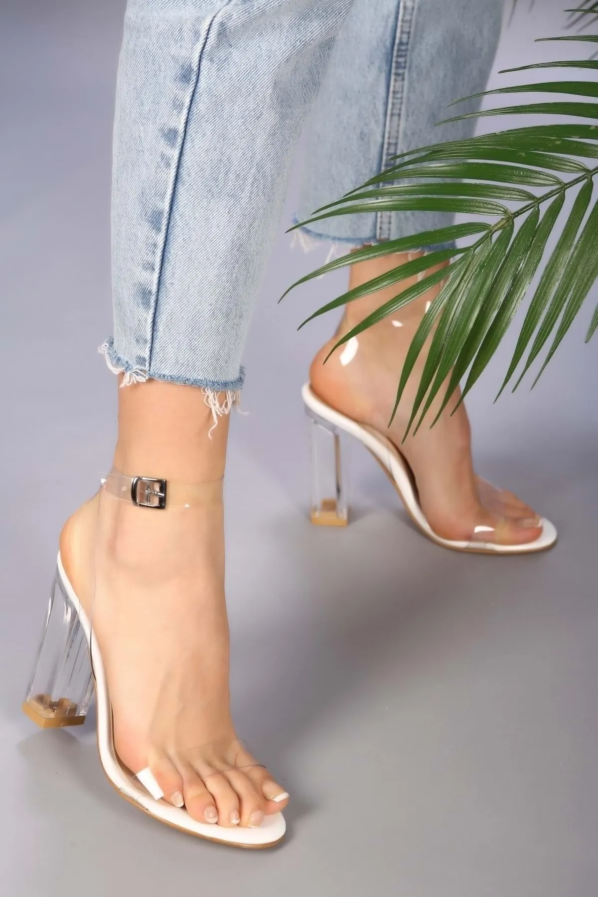 Shoeberry  Weiße, transparente Onante-Schuhe mit Absatz für Damen