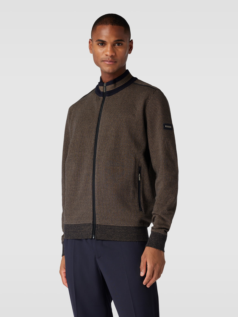 Sweatjacke mit Stehkragen und Reißverschlusstaschen in beige