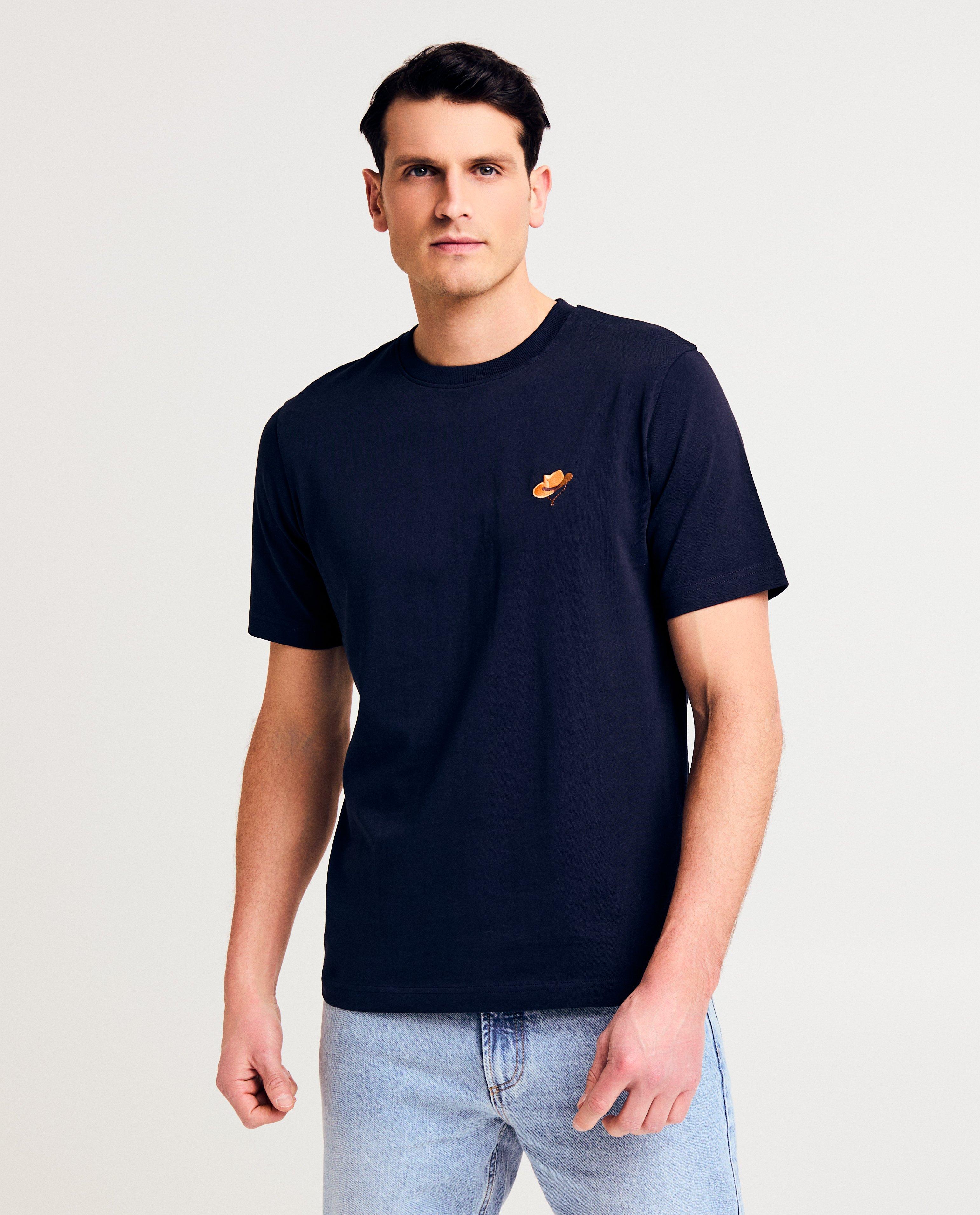Quarterback T-shirt i ekologisk bomull med broderad cowboyhatt i mörkblå