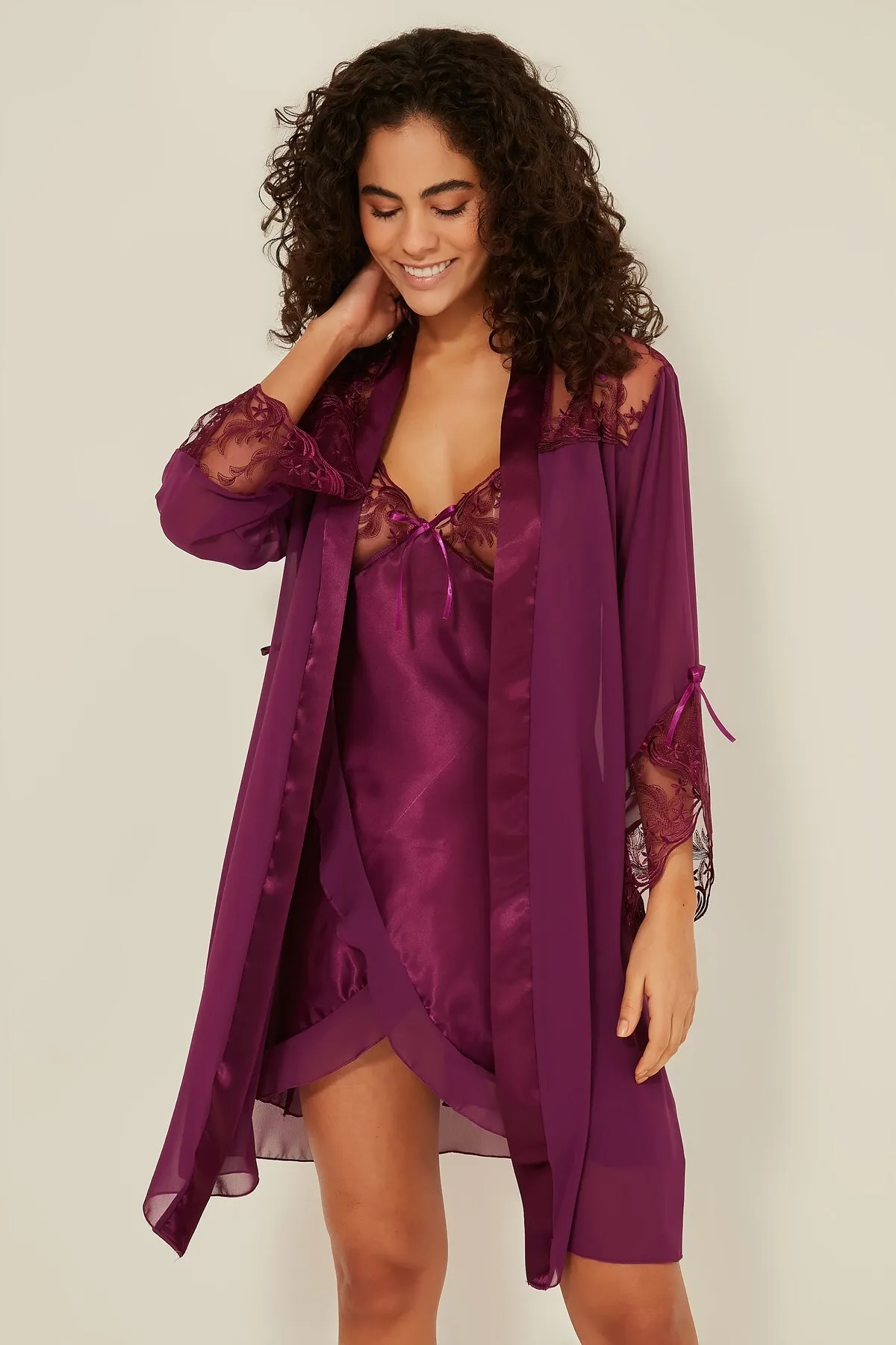 C&City  048 Damen-Nachthemd-Morgenmantel-Set aus Satin, Lila
