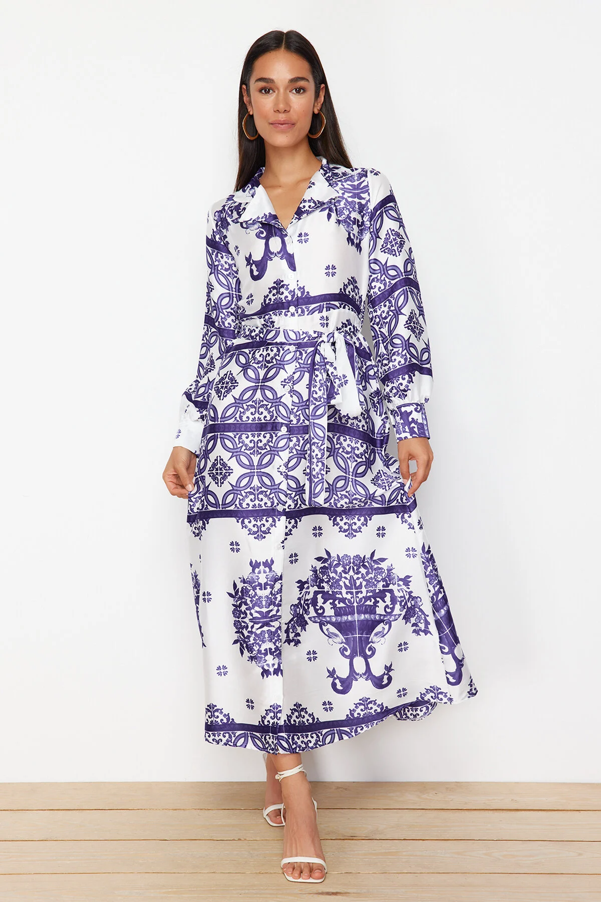 Trendyol Modest  Lila gewebtes Satin-gemustertes Hemd-Abendkleid TCTSS24EB00039