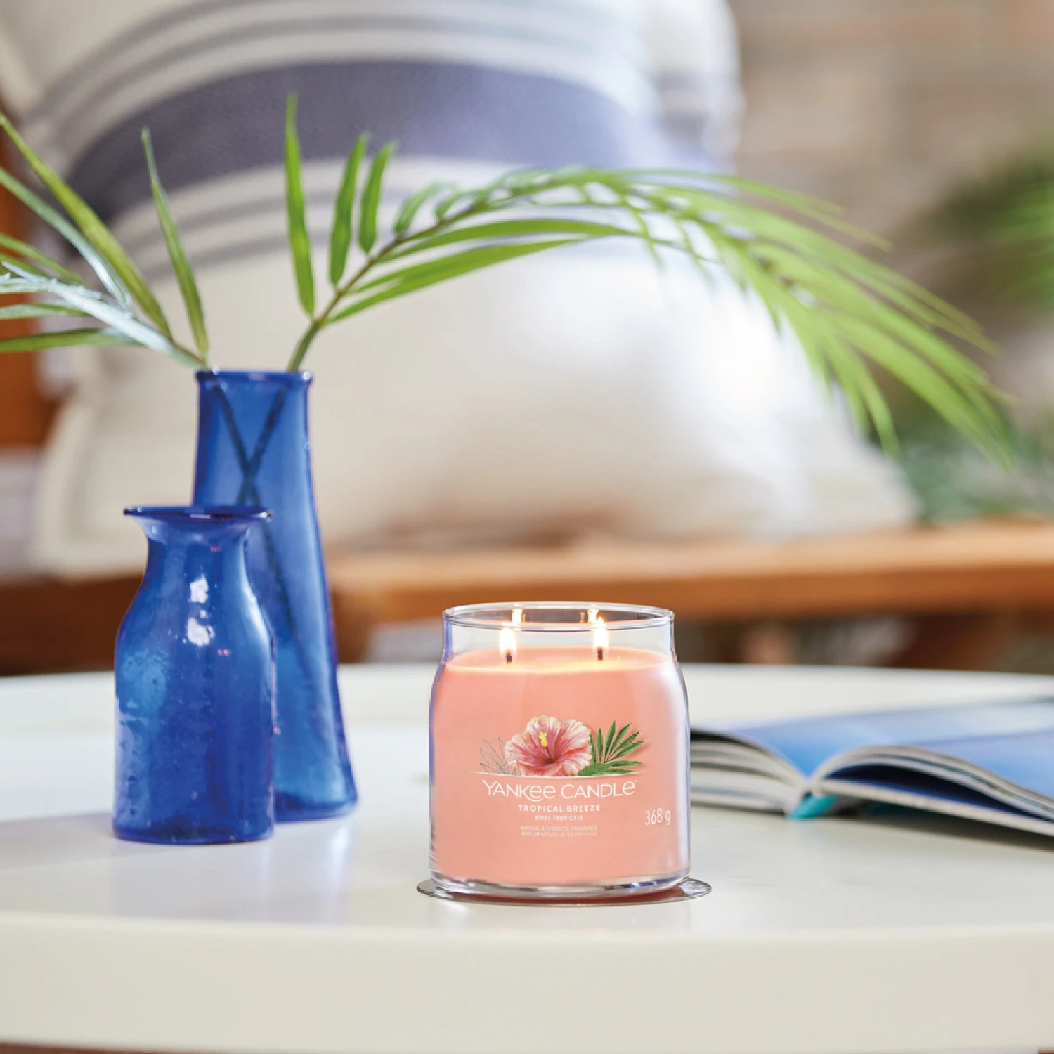 Świeca YANKEE CANDLE w średnim słoiku Tropikalna Bryza