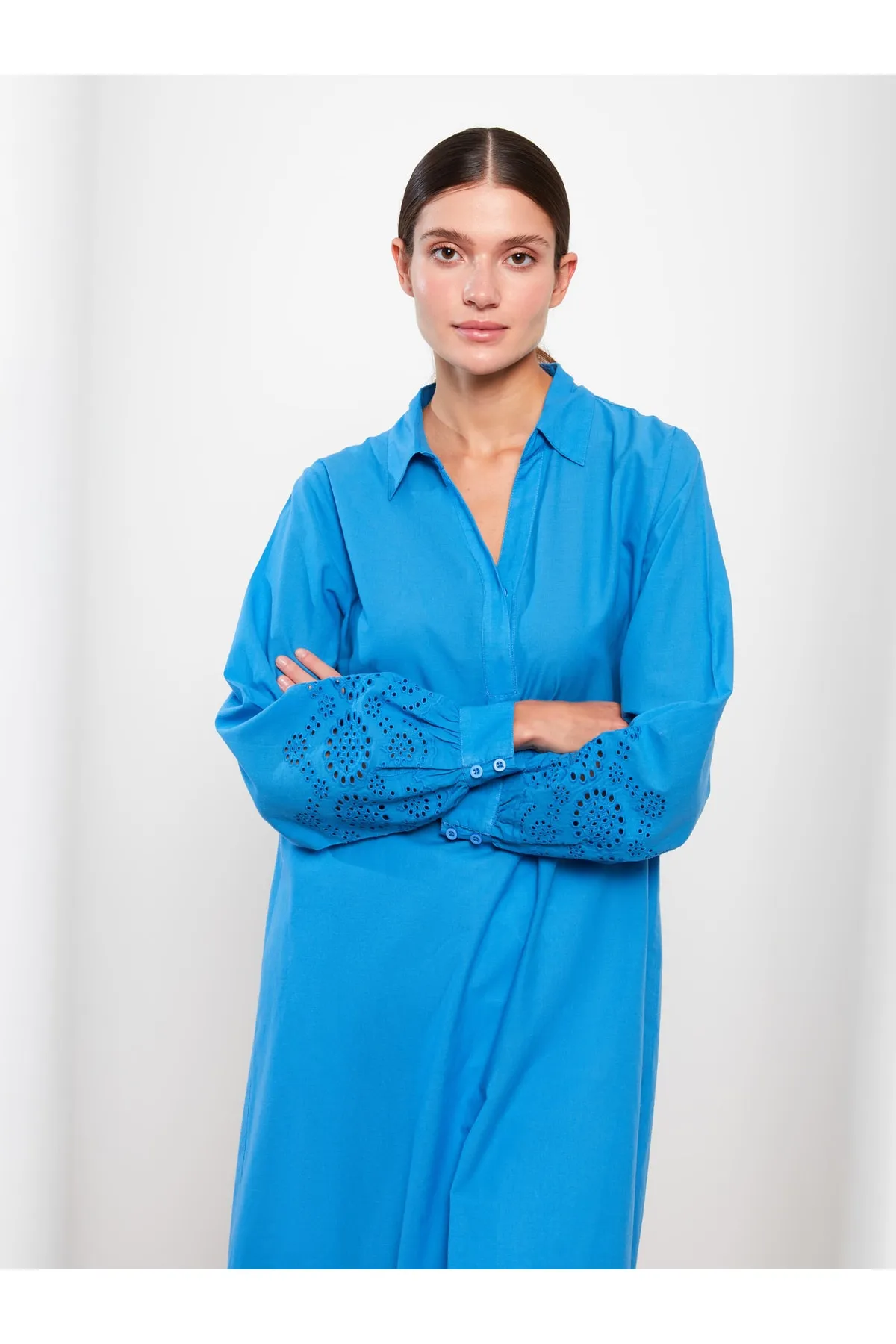LC Waikiki  Bescheidene Tunika mit besticktem Hemdkragen und langen Ärmeln für Damen